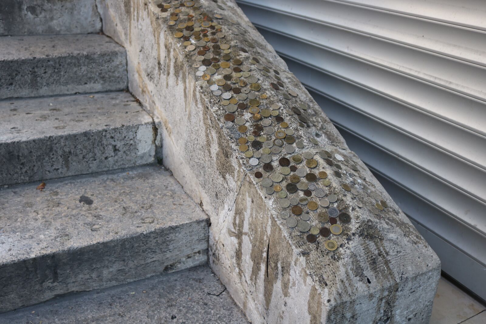 Canon EOS 750D (EOS Rebel T6i / EOS Kiss X8i) sample photo. Stairs, money, istanbul photography