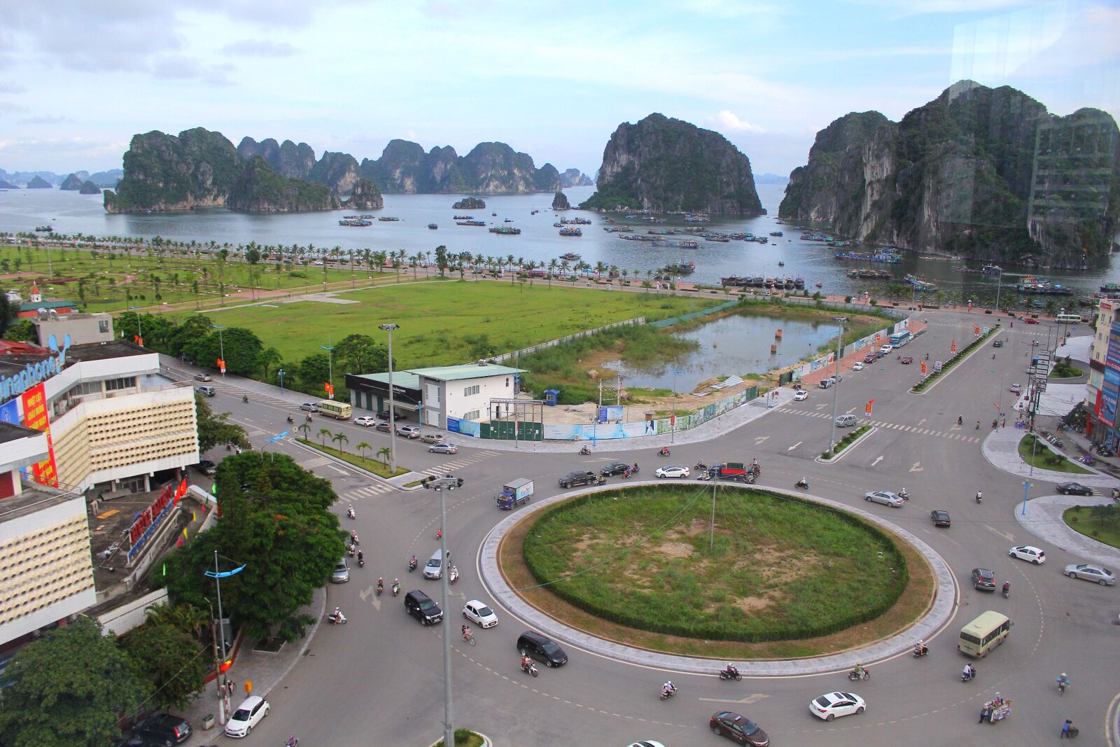 Canon EOS 60D sample photo. City, halong, bay, street photography