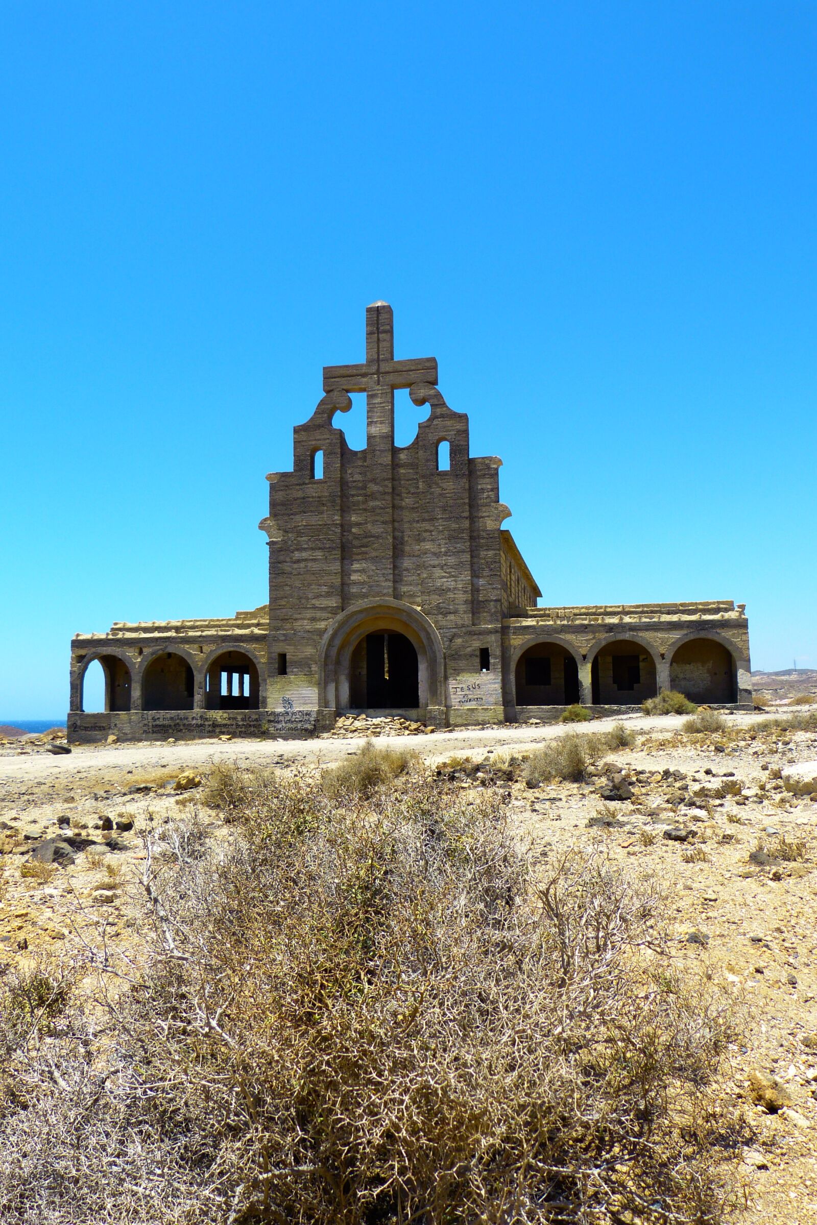 Panasonic Lumix DMC-FZ150 sample photo. Ghost town, abades, tenerife photography