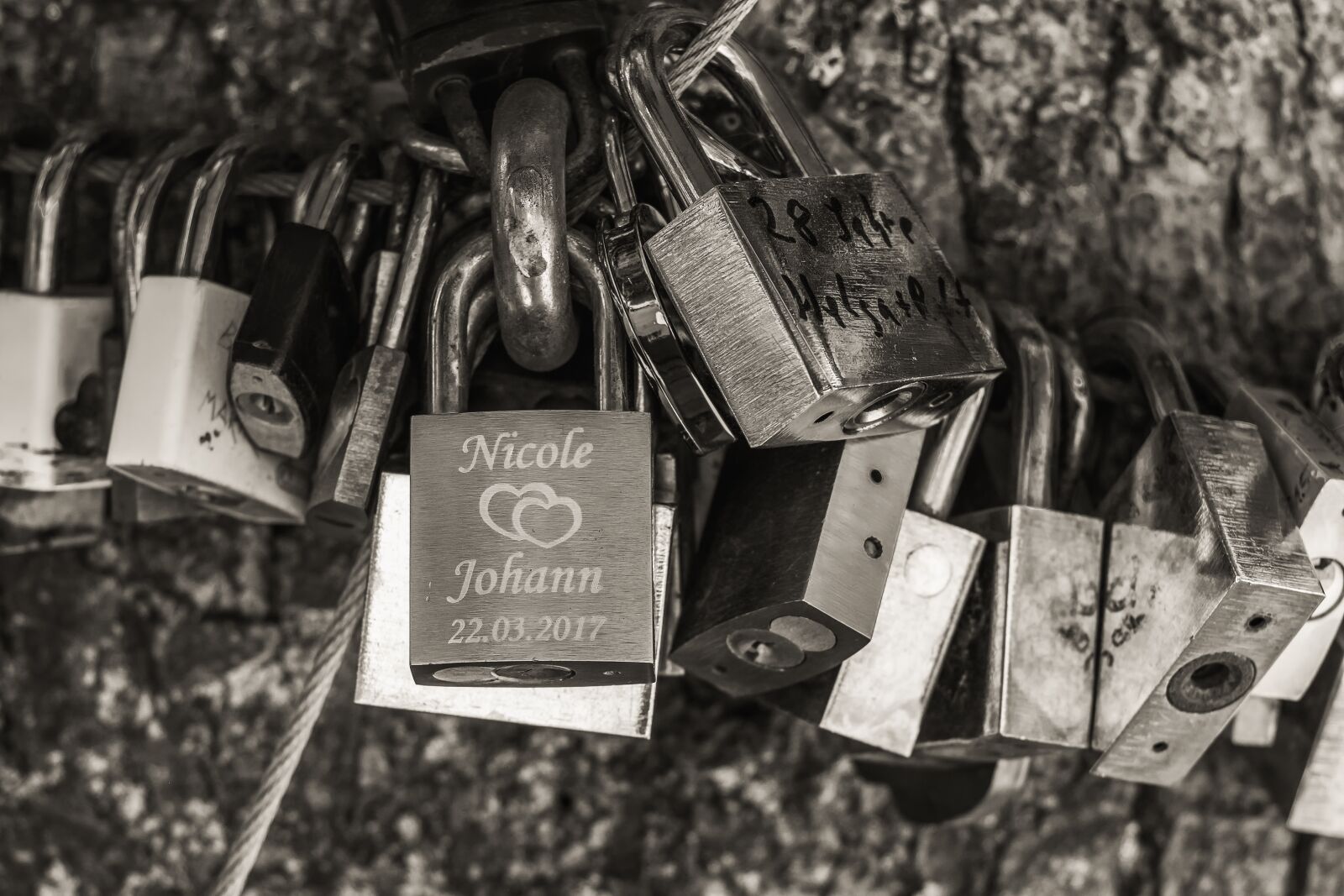 Fujifilm XF 55-200mm F3.5-4.8 R LM OIS sample photo. Padlocks, love, love symbol photography