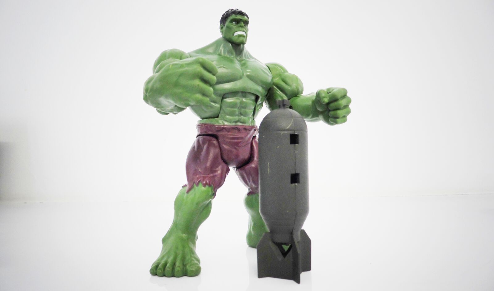 Samsung WB100/  WB101 sample photo. Comic, hulk photography