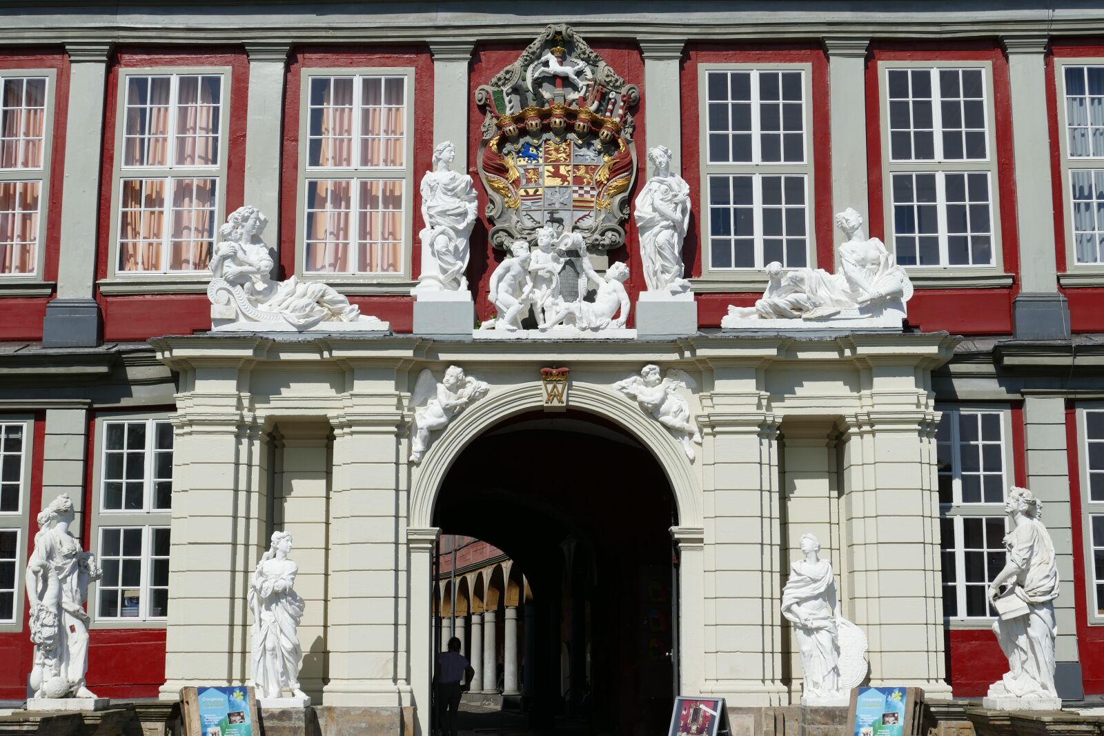 Panasonic Lumix DMC-FZ1000 sample photo. Wolfenbüttel, castle, architecture photography