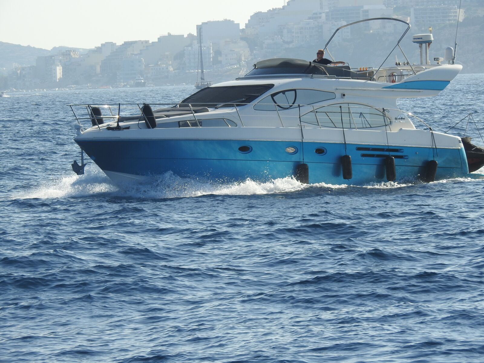 Nikon Coolpix P900 sample photo. Boat, fast boat, speed photography