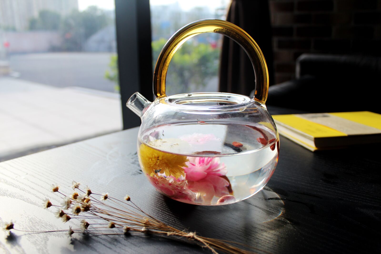 Canon EOS 600D (Rebel EOS T3i / EOS Kiss X5) sample photo. Tea rose corolla, caf photography