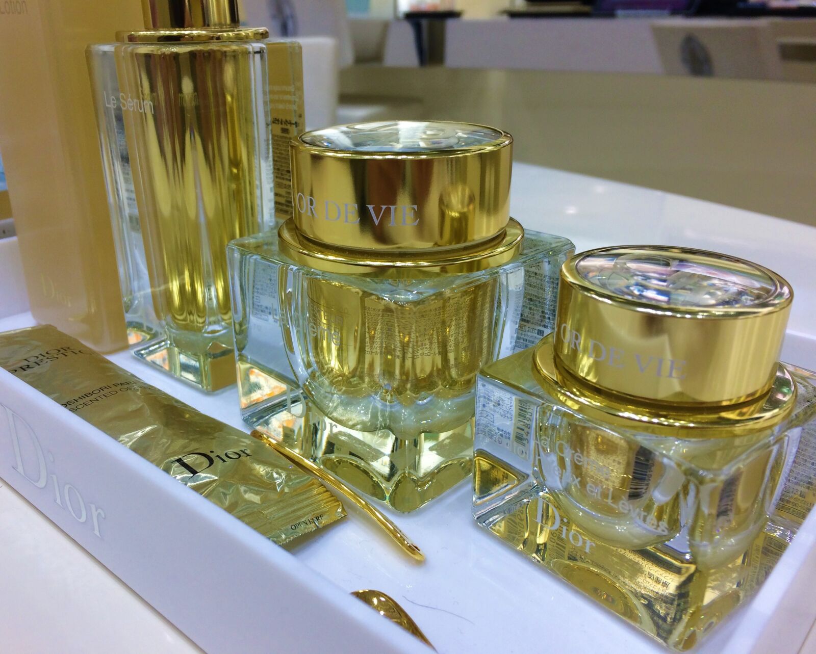 iPhone 5s back camera 4.15mm f/2.2 sample photo. Skin care, cosmetics, bottle photography