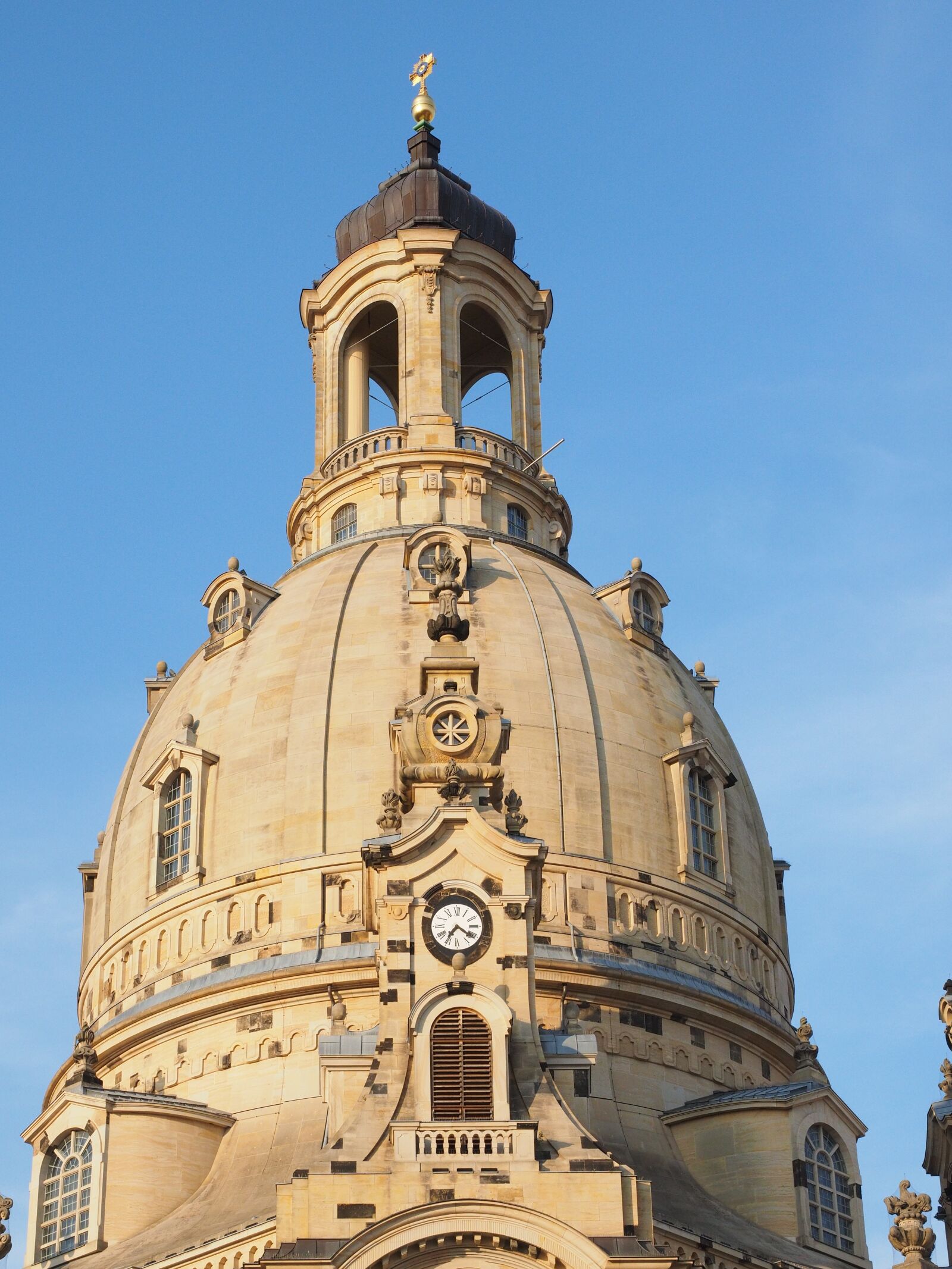 Olympus OM-D E-M1 + Olympus M.Zuiko Digital ED 12-40mm F2.8 Pro sample photo. Church dome, dome, dome photography