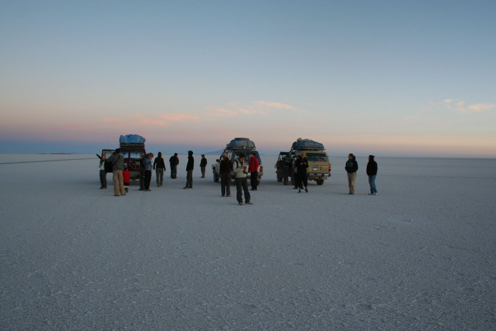 Canon EOS 350D (EOS Digital Rebel XT / EOS Kiss Digital N) sample photo. Salt flats, bolivia, horizon photography