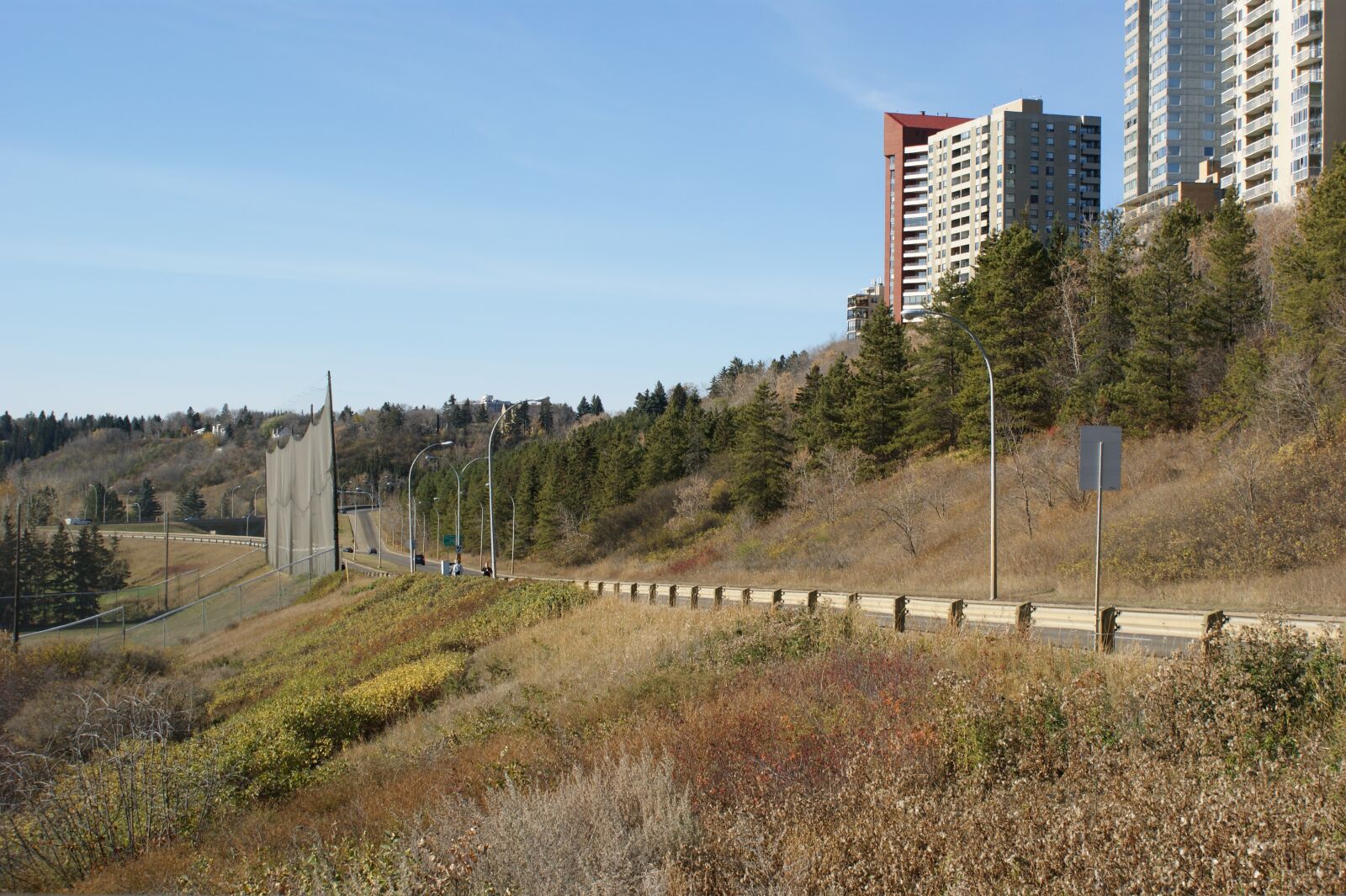 Sony Alpha DSLR-A350 sample photo. Highway, apartments, road photography