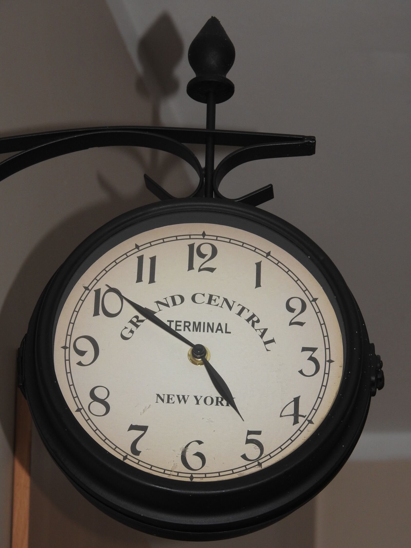 Nikon Coolpix P900 sample photo. Clock, no one, watch photography