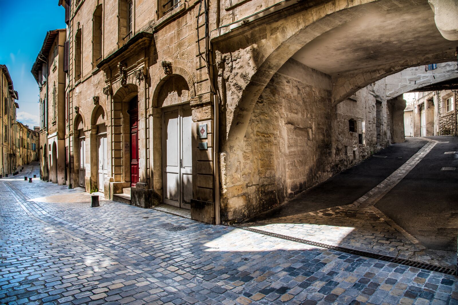 Nikon D750 sample photo. Rue de beaucaire, gard photography