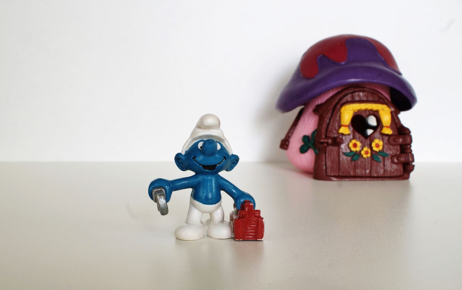Sony DT 18-70mm F3.5-5.6 sample photo. Smurf, smurfs, figure photography