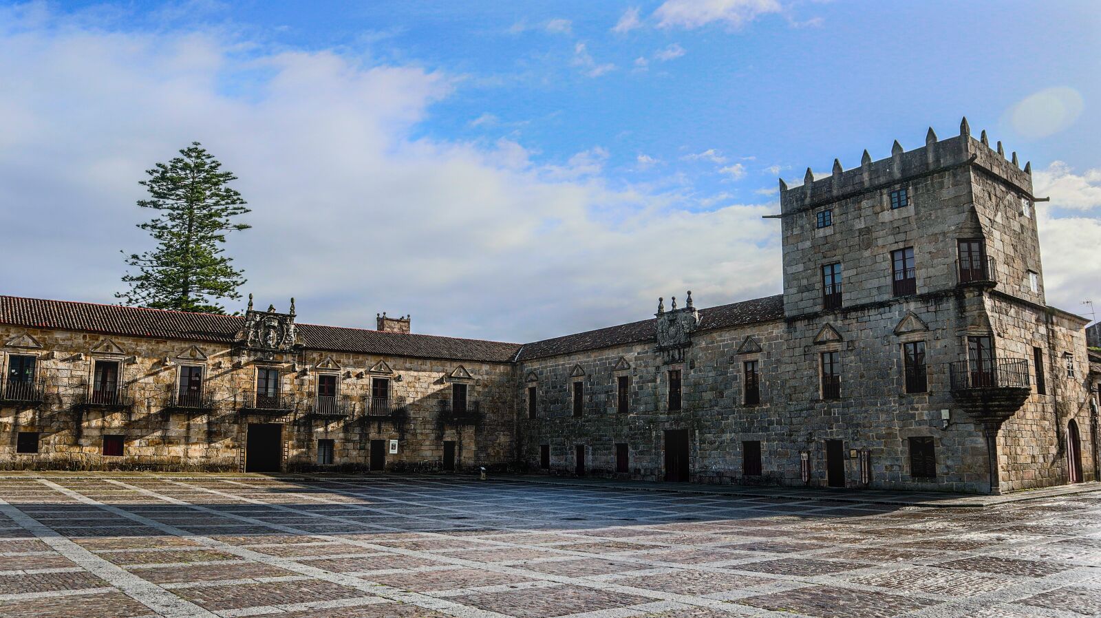 Canon EOS M50 (EOS Kiss M) sample photo. Castle, tower, sky photography
