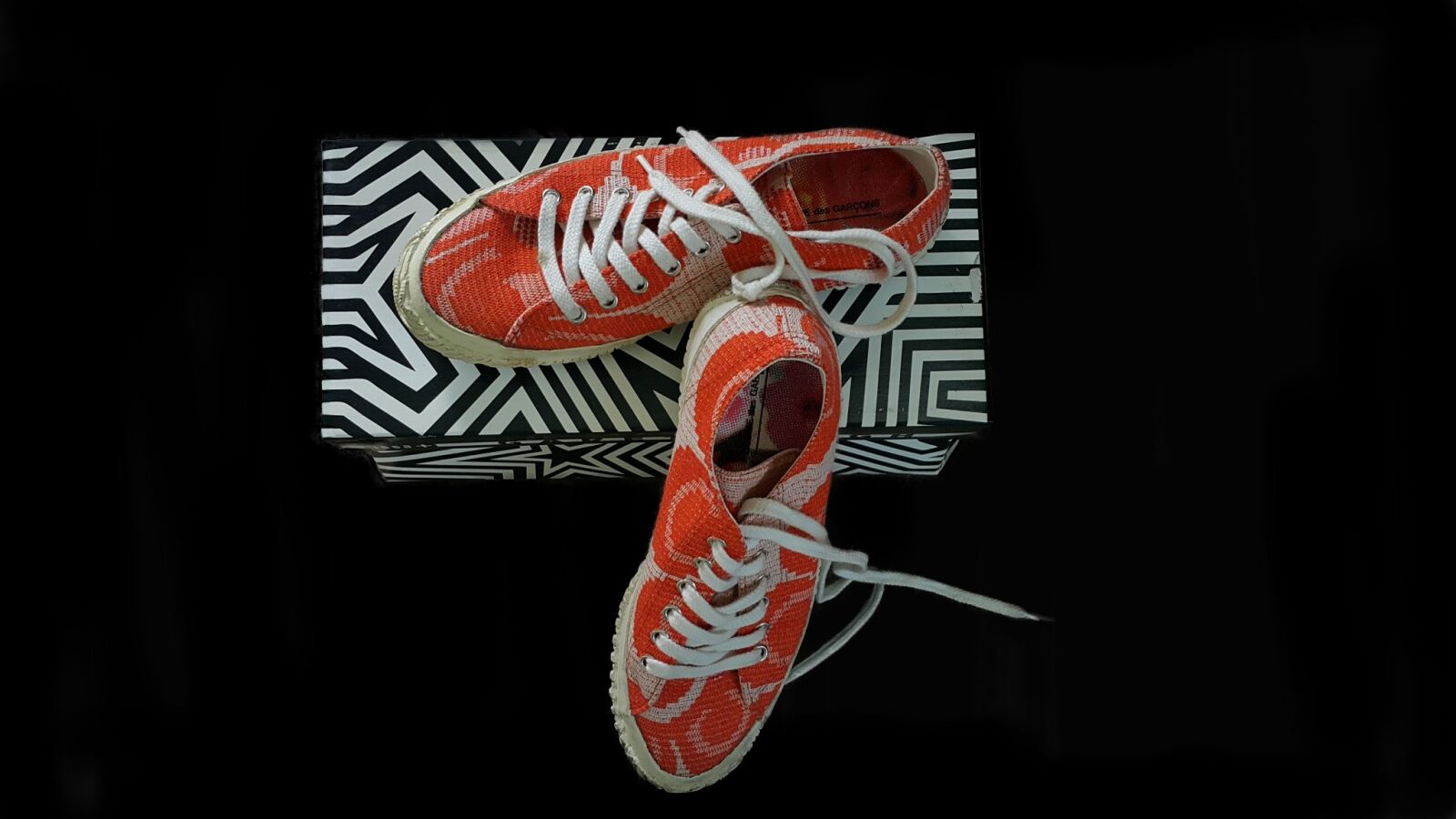 Samsung Galaxy Note4 sample photo. Shoes, bright orange, casual photography