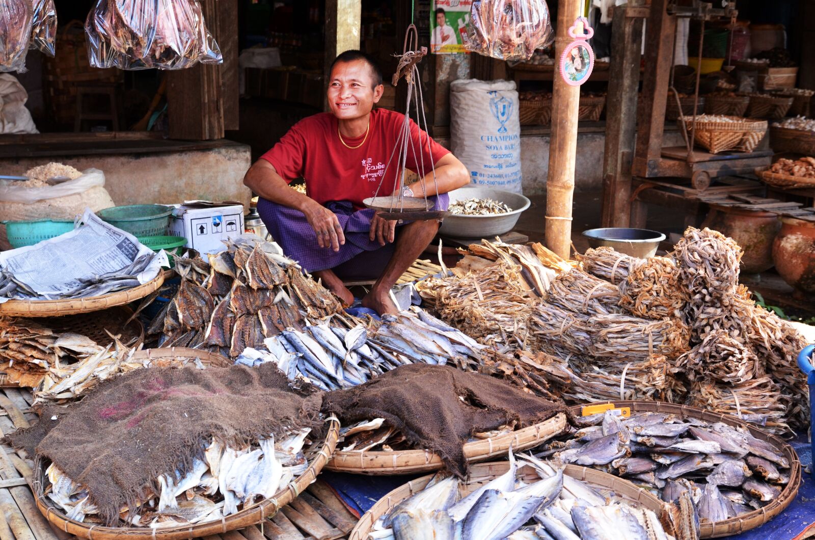Nikon D7000 sample photo. Marketplace, seller, fish seller photography