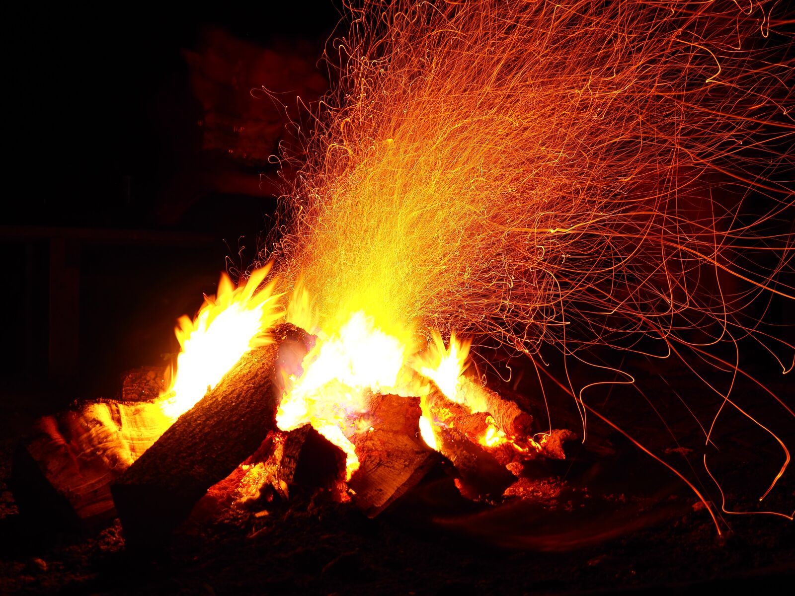 OLYMPUS M.14-150mm F4.0-5.6 II sample photo. Adventure, campfire, camping photography