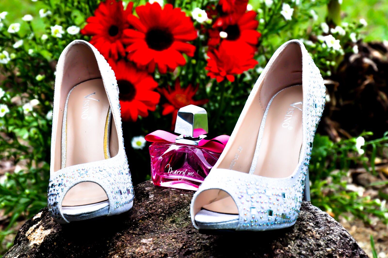 Nikon D90 sample photo. Shoes, perfume, style photography