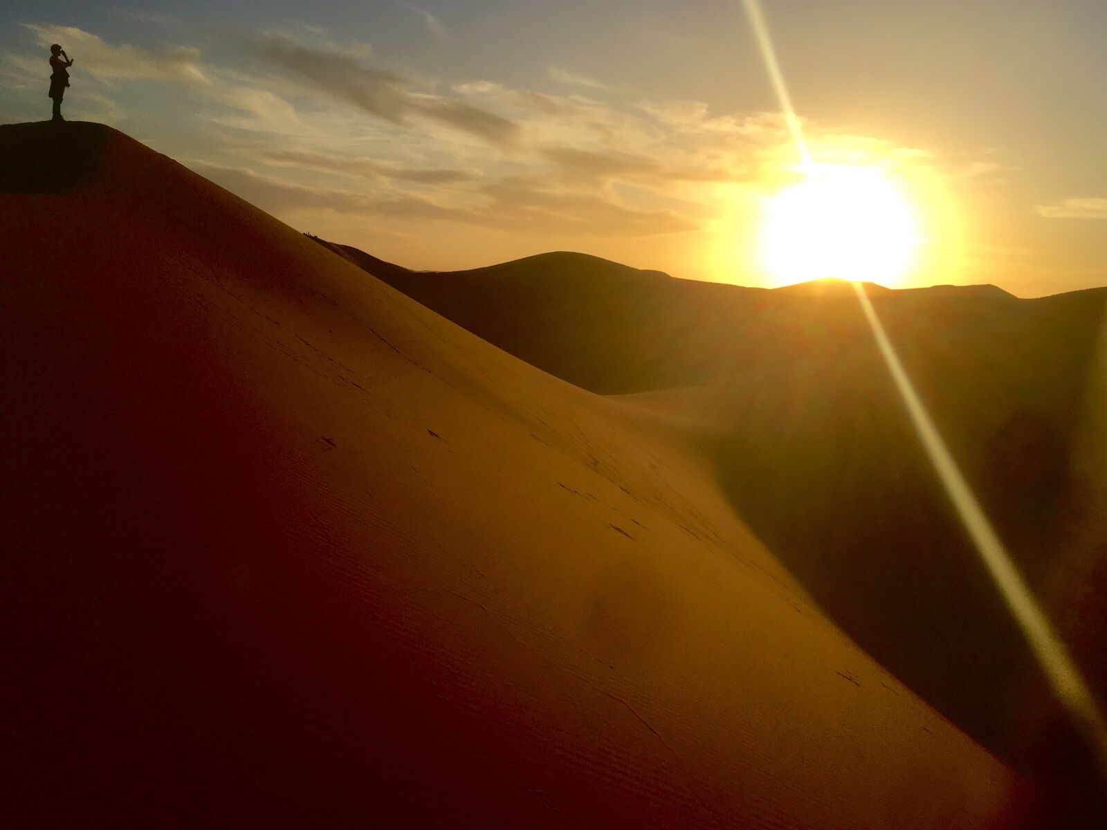 iPhone SE back camera 4.15mm f/2.2 sample photo. Sahara, desert, landscape photography