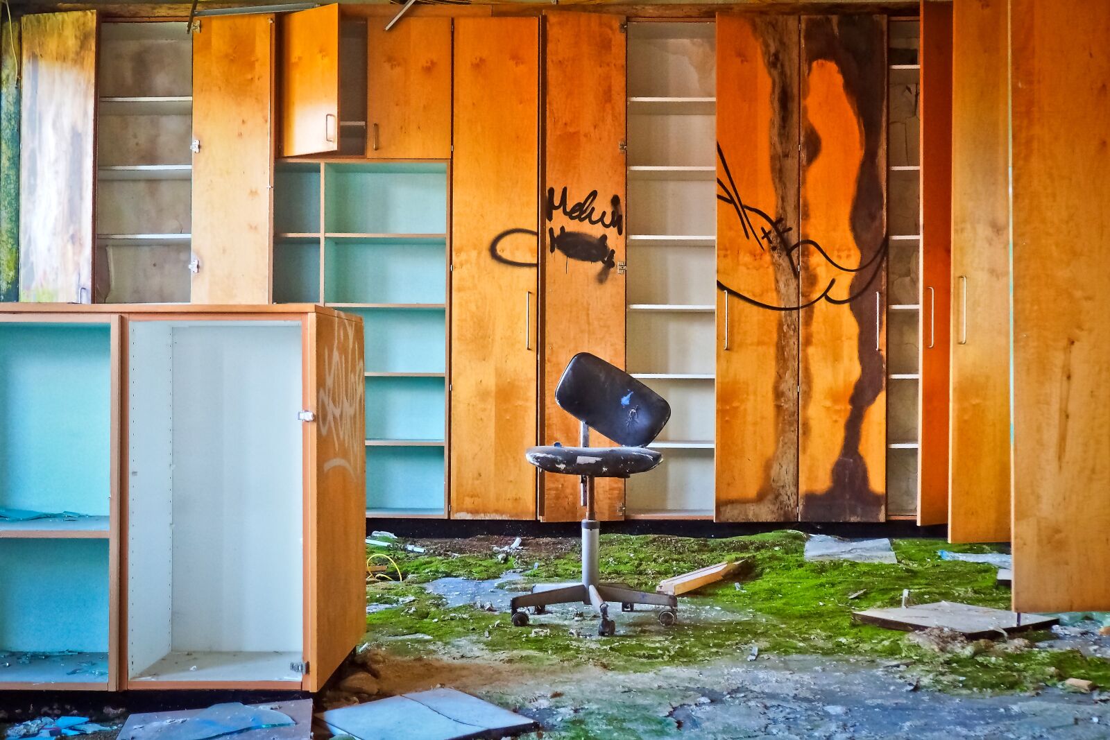 Olympus OM-D E-M10 sample photo. Lost places, factory, old photography