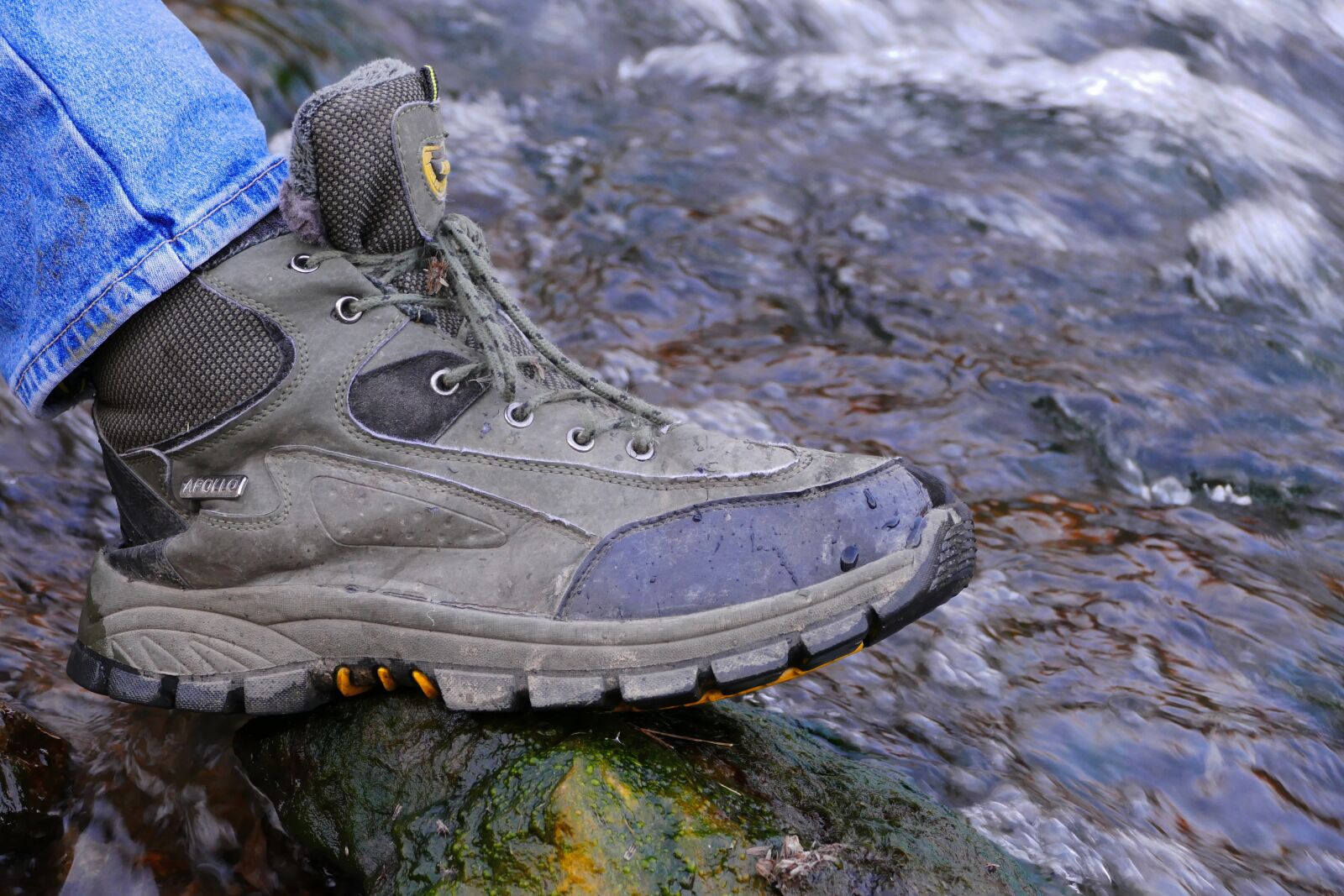 Panasonic Lumix DMC-FZ1000 sample photo. Hiking, shoes, water photography