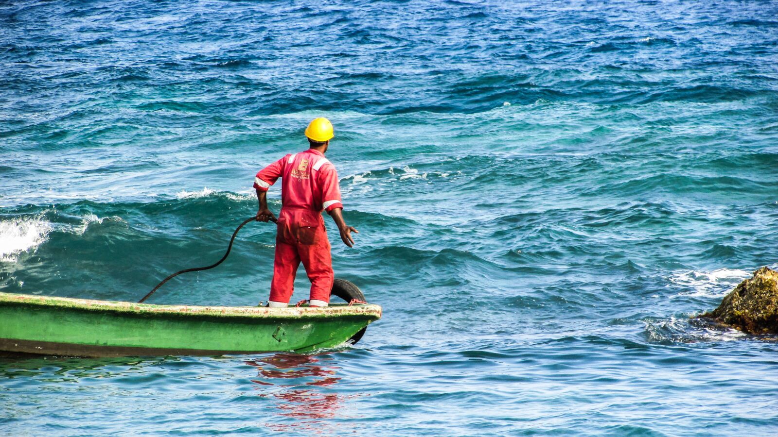 Canon PowerShot SX400 IS sample photo. Worker, boat, working photography