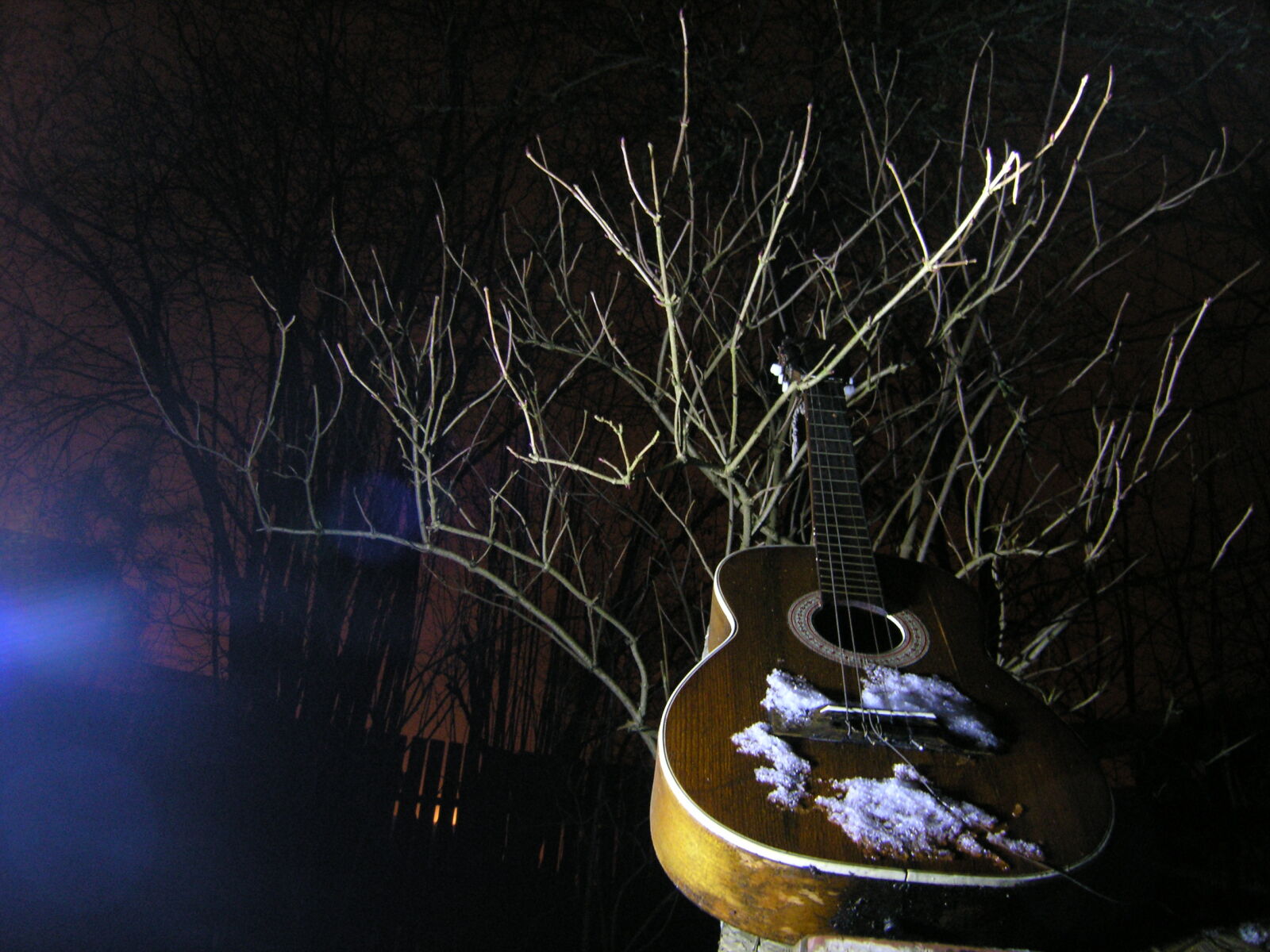 Olympus C5060WZ sample photo. Guitar, night, snow, winter photography
