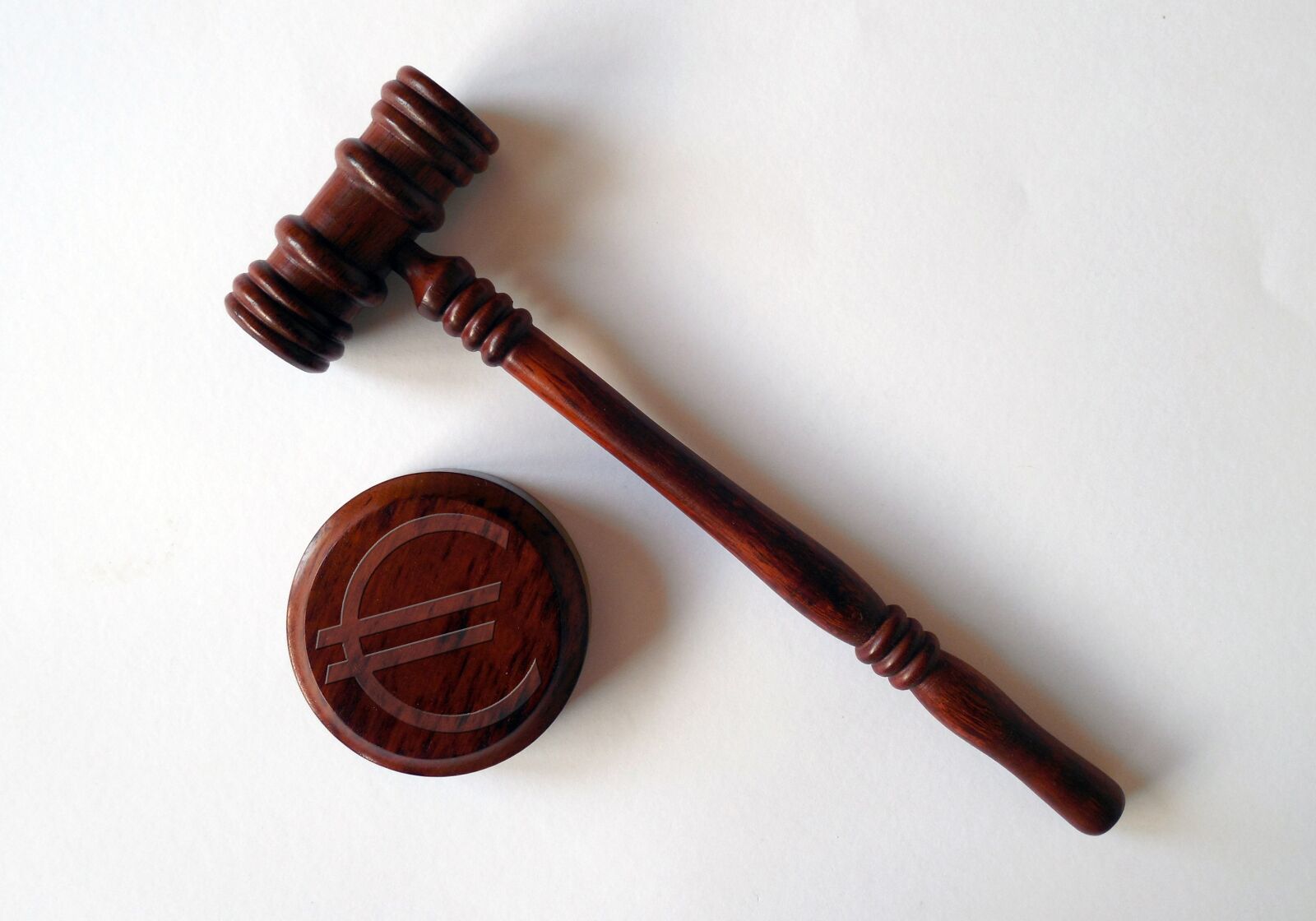 Nikon COOLPIX L620 sample photo. Hammer, court, law photography