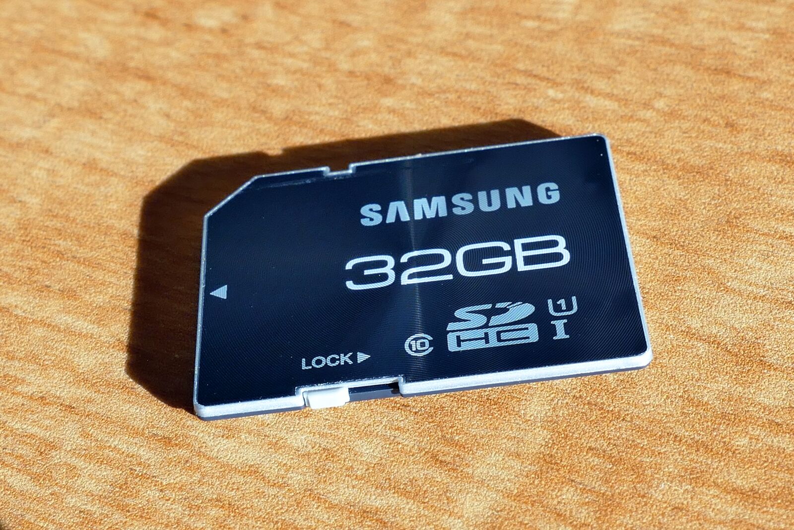 Panasonic Lumix DMC-FZ1000 sample photo. Electronics, memory, card, samsung photography