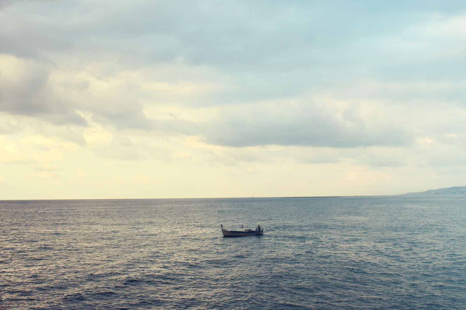 Canon EOS 700D (EOS Rebel T5i / EOS Kiss X7i) sample photo. Wooden, boat, on, water photography