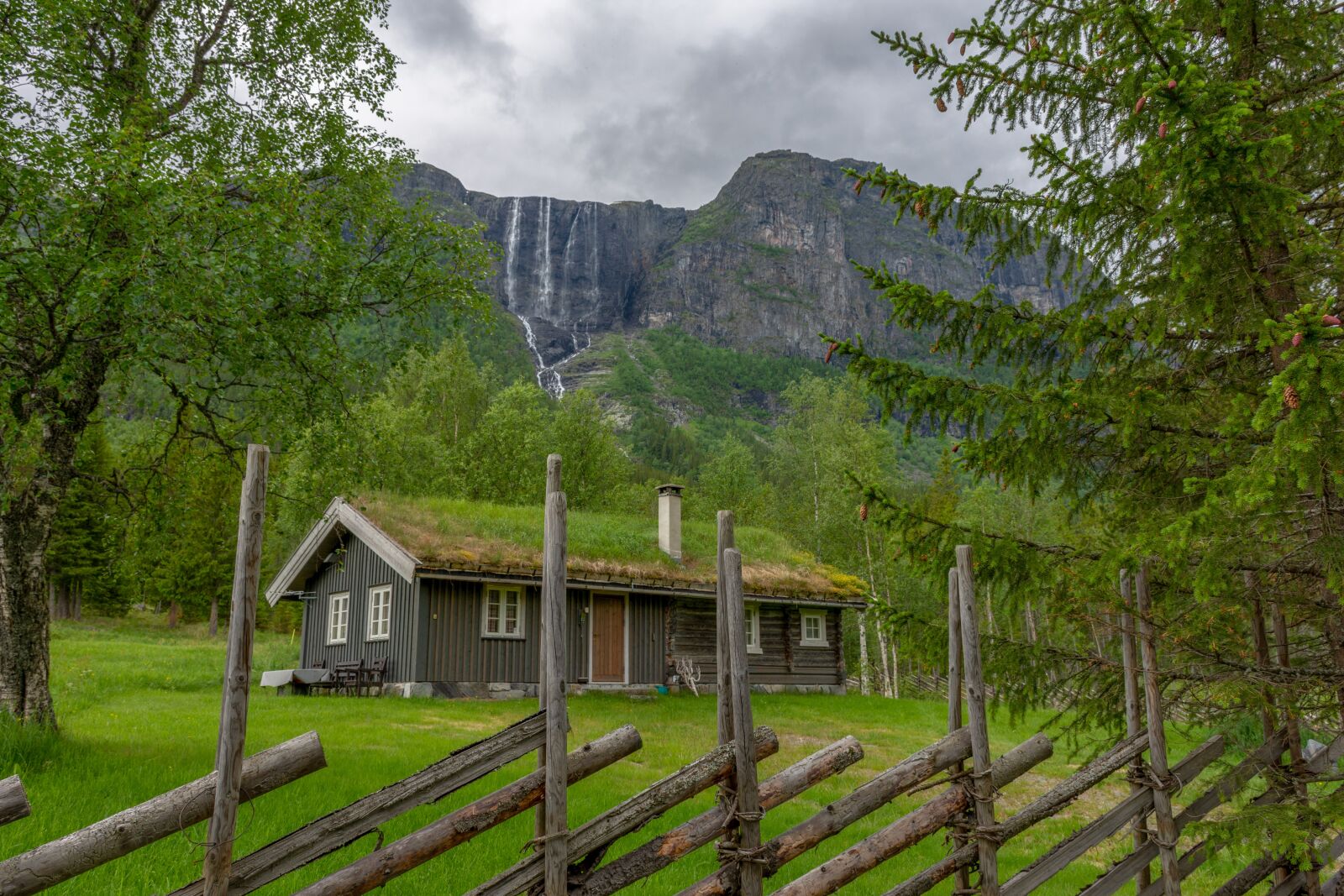 Nikon D7200 sample photo. House, mountains, landscape photography
