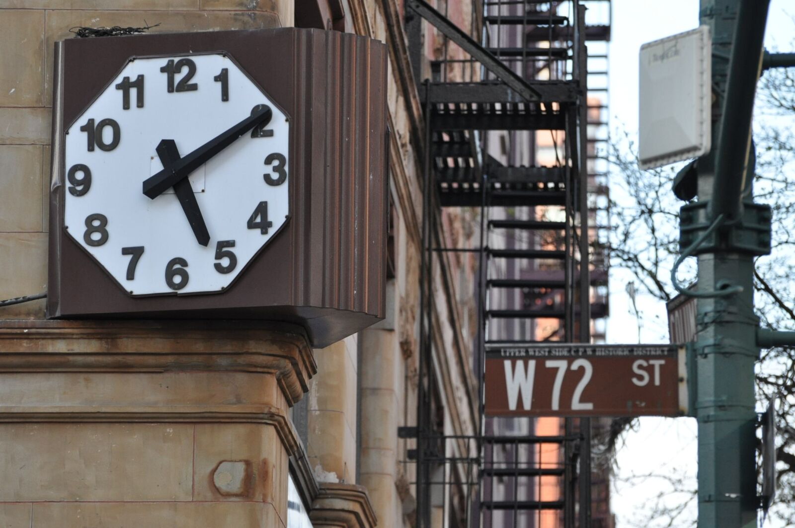 Nikon D90 sample photo. Clock, new york, 72nd photography