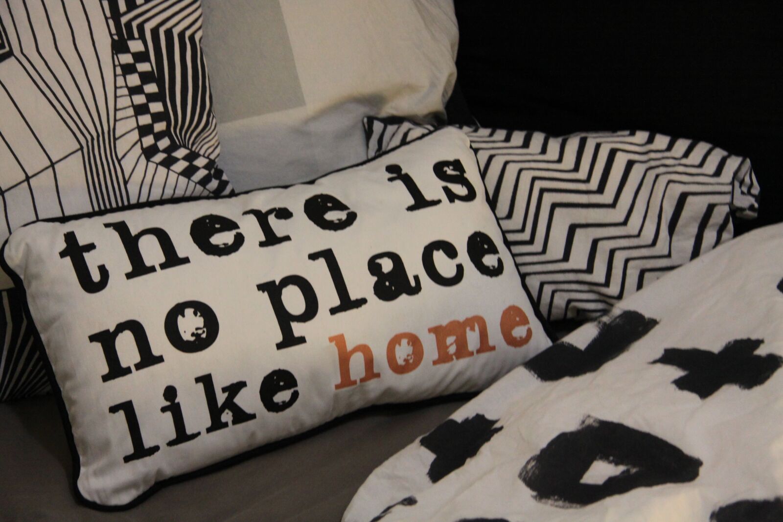 Canon EOS 50D sample photo. Pillow, case, bed photography
