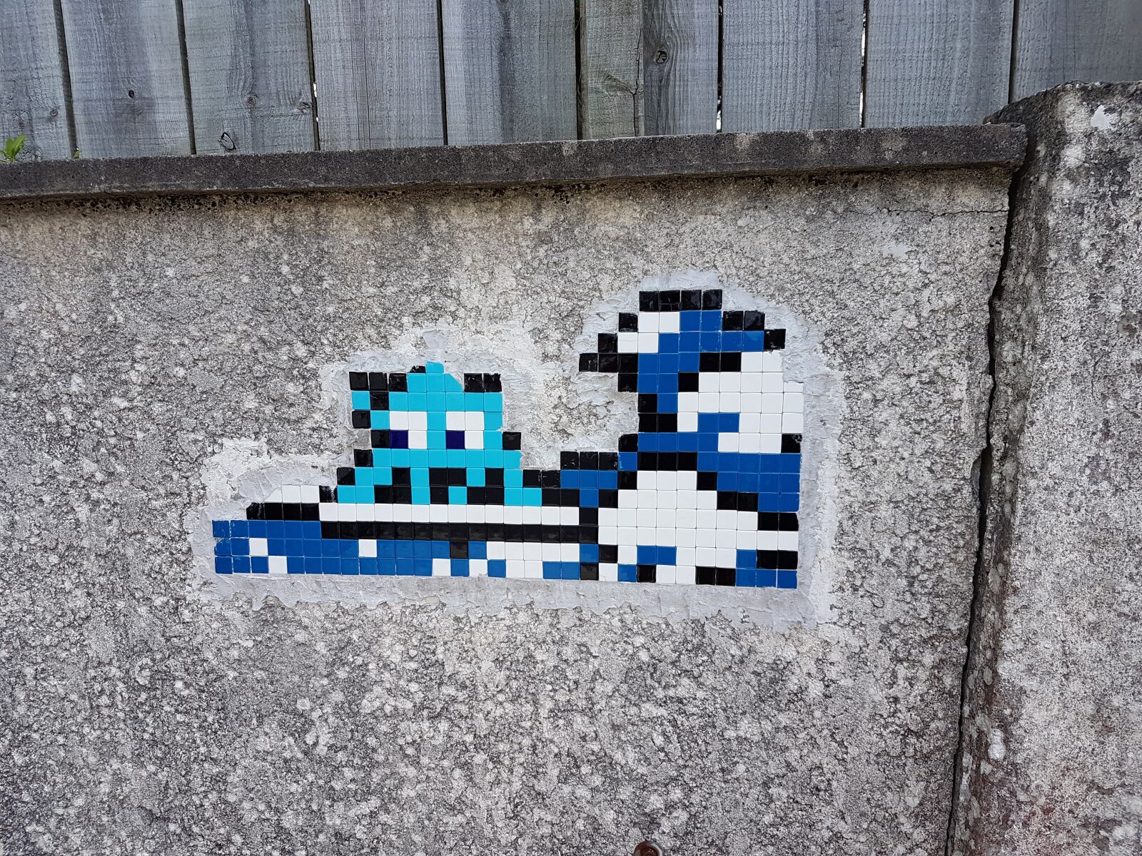 Samsung Galaxy S7 Edge sample photo. Gironde, streetart, pixelart photography
