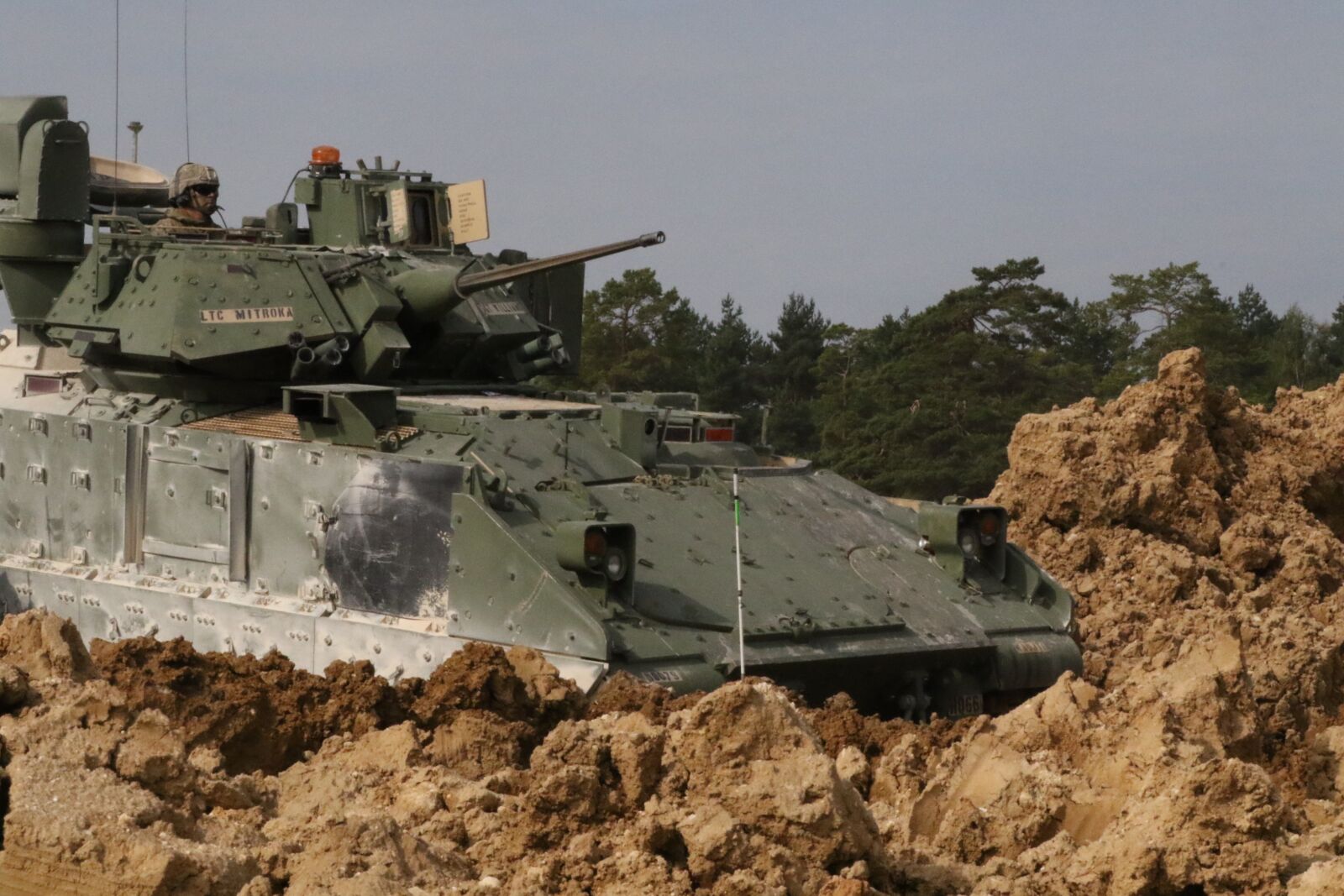 Canon EOS 7D Mark II sample photo. M2a3 bradley, fighting vehicle photography