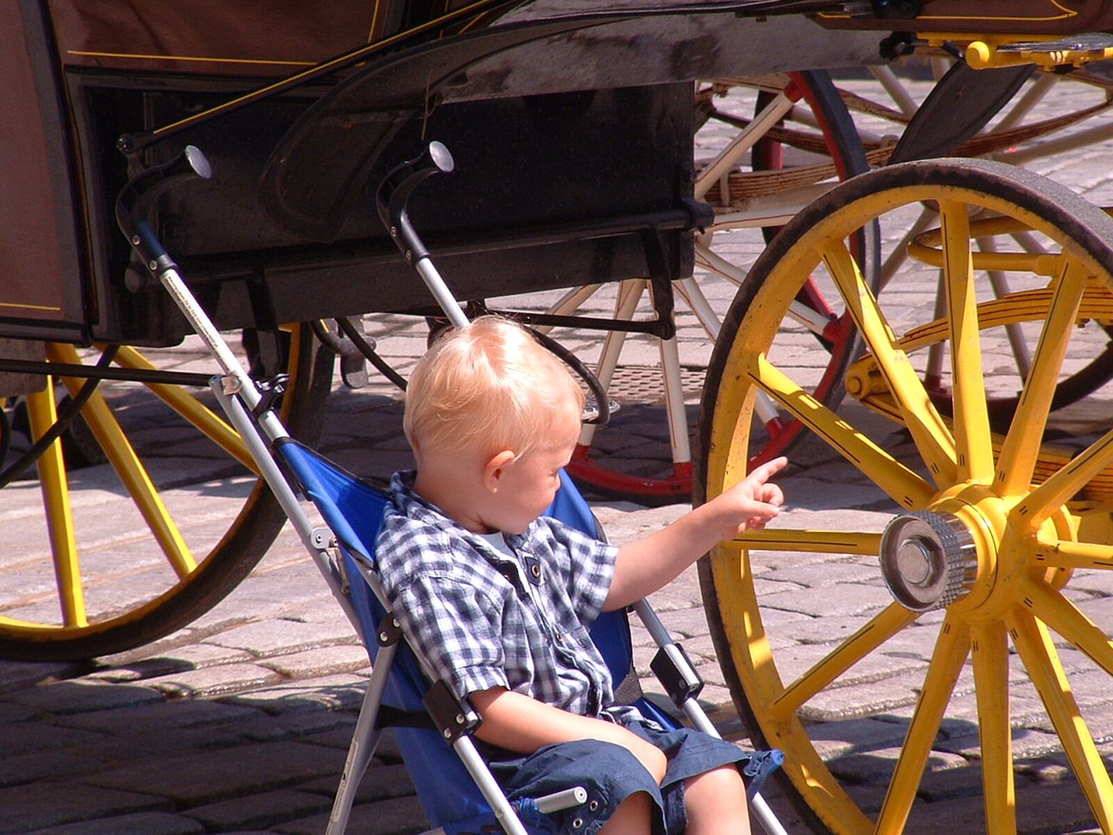 Fujifilm FinePix S304 sample photo. Child, wagon wheel, coach photography