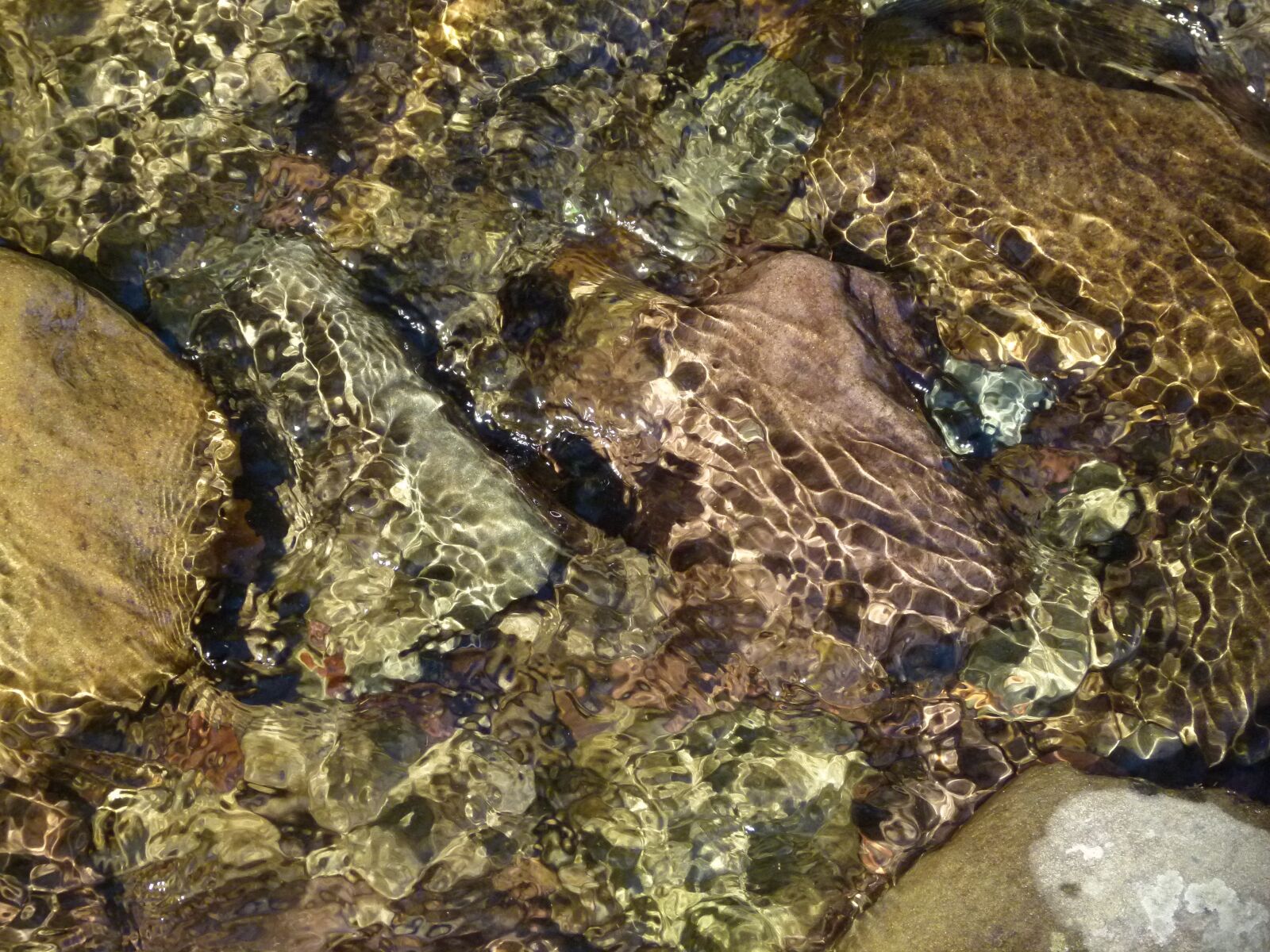 Panasonic Lumix DMC-FZ100 sample photo. Water, flowing, sunlight photography