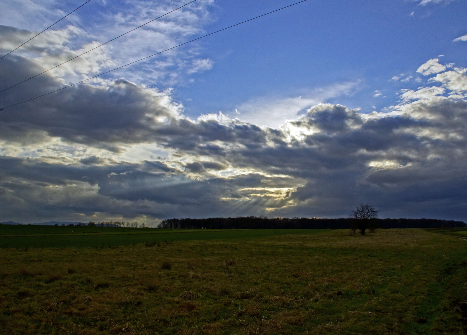 Sony DT 18-200mm F3.5-6.3 sample photo. Blue, clouds, green, sky photography