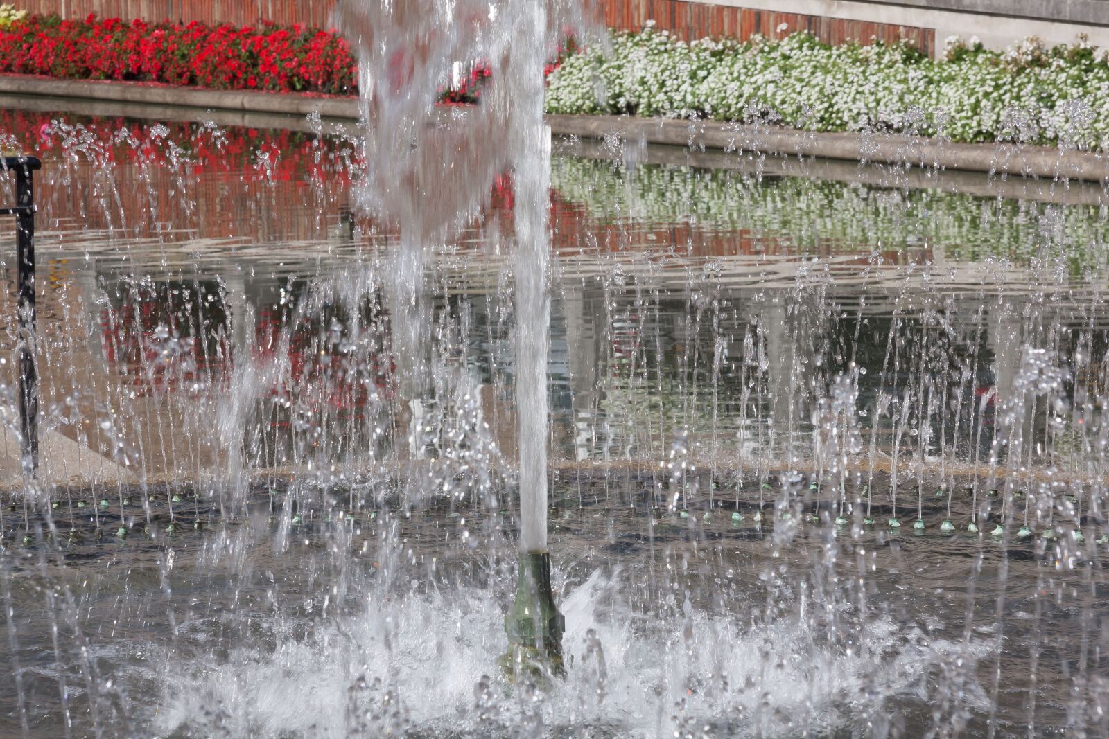 Canon EF-S 17-85mm F4-5.6 IS USM sample photo. Fountain, water, bristol photography