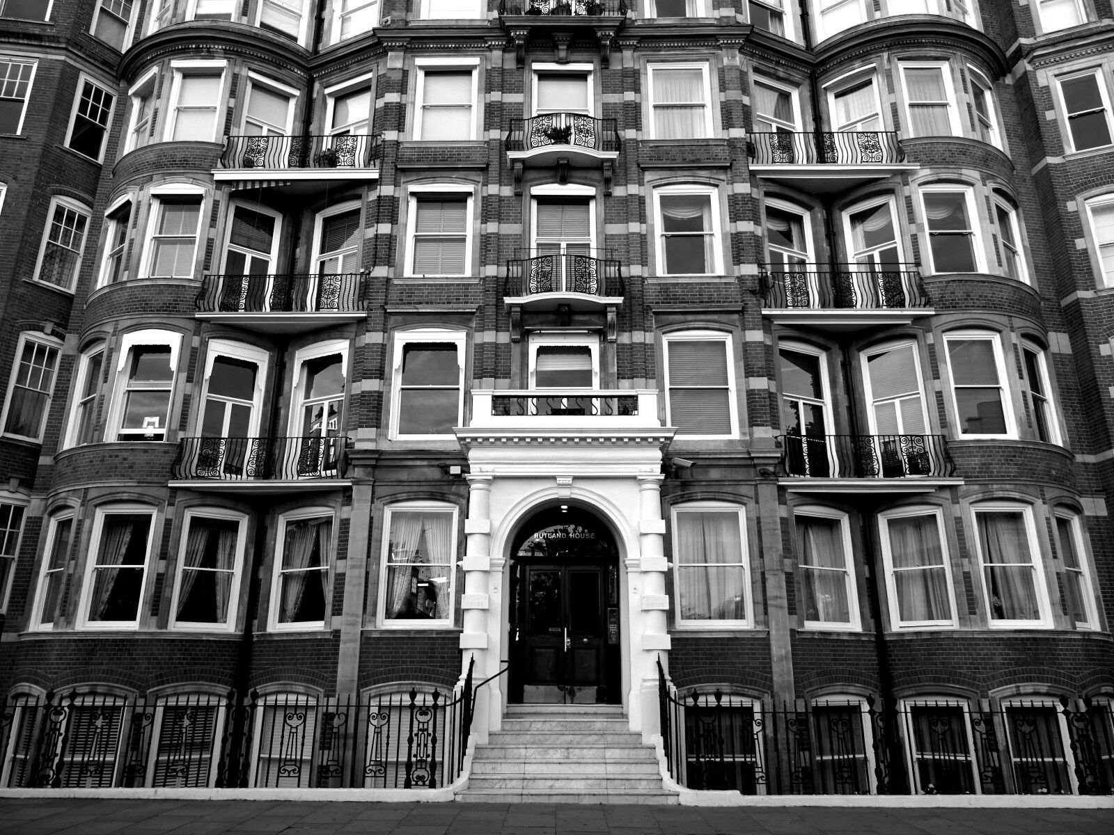 Sony DSC-HX60 sample photo. Apartments, architectural, design, black photography