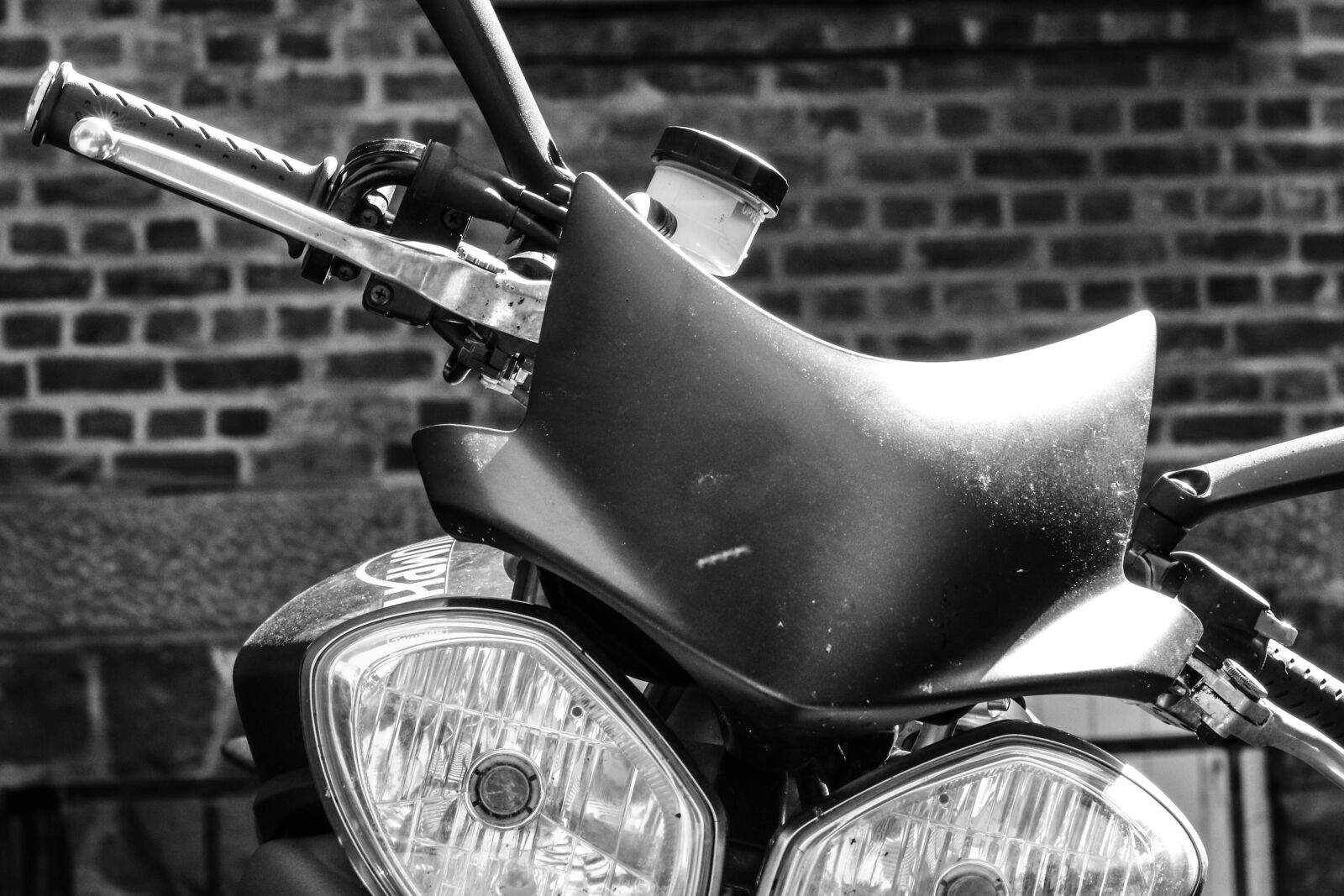 Canon EOS 7D Mark II sample photo. Motorcycle, motorbike, staring wheel photography