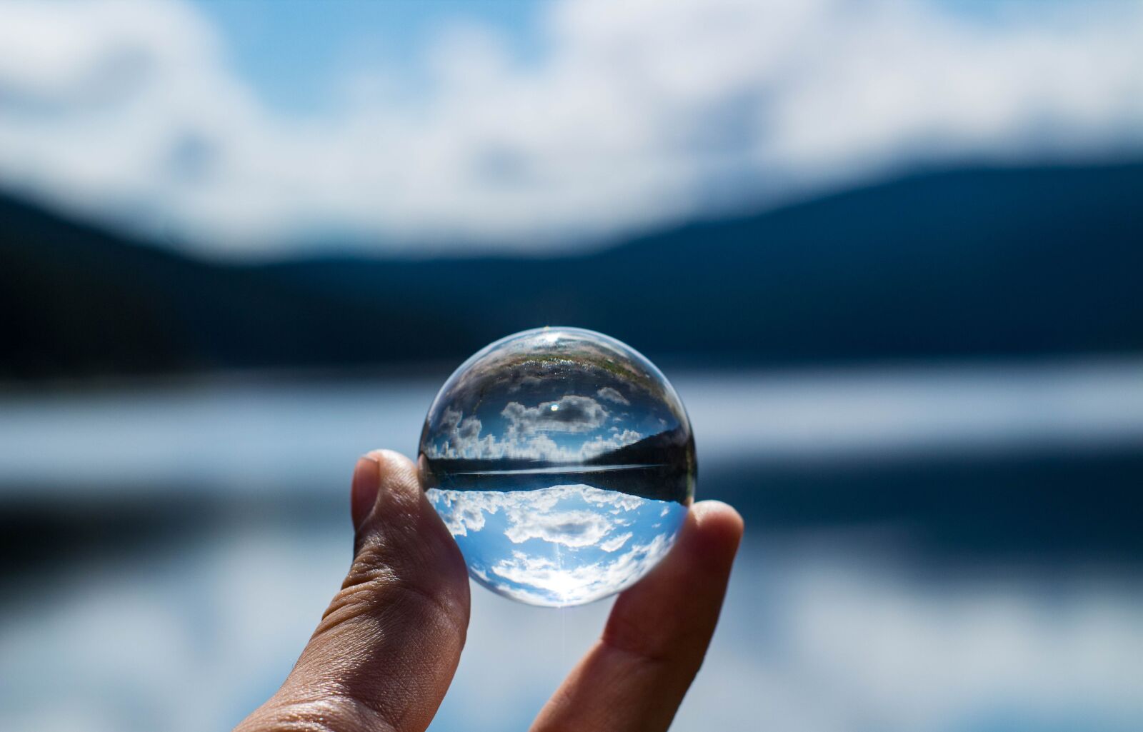 Canon EOS 1300D (EOS Rebel T6 / EOS Kiss X80) sample photo. Acrylic globe, reflection, natur photography