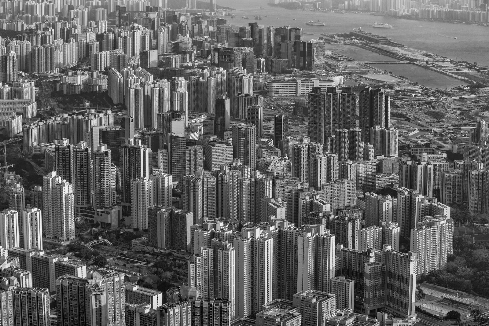 Sony Vario Tessar T* FE 24-70mm F4 ZA OSS sample photo. Buildings, city, cityscape photography
