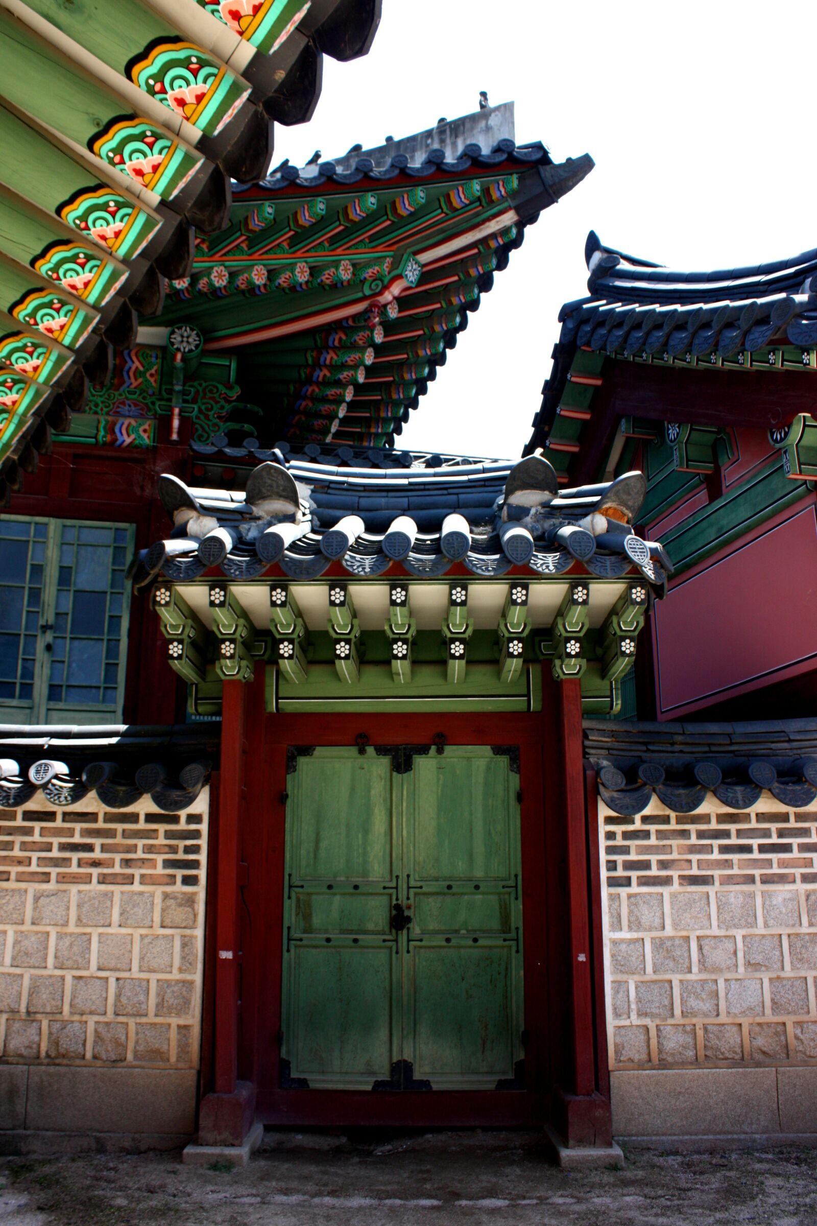 Canon EOS 450D (EOS Rebel XSi / EOS Kiss X2) sample photo. Palace, korea, doorway photography