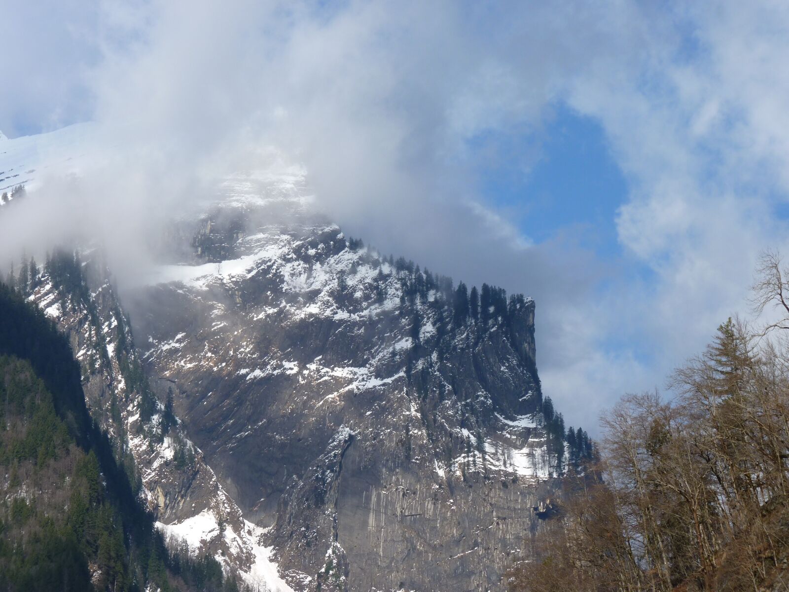 Panasonic Lumix DMC-FZ35 (Lumix DMC-FZ38) sample photo. Mountain, alpine, fog photography
