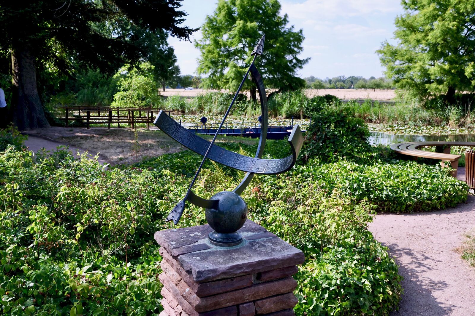Panasonic Lumix DC-G9 sample photo. Sundial, park, nature photography