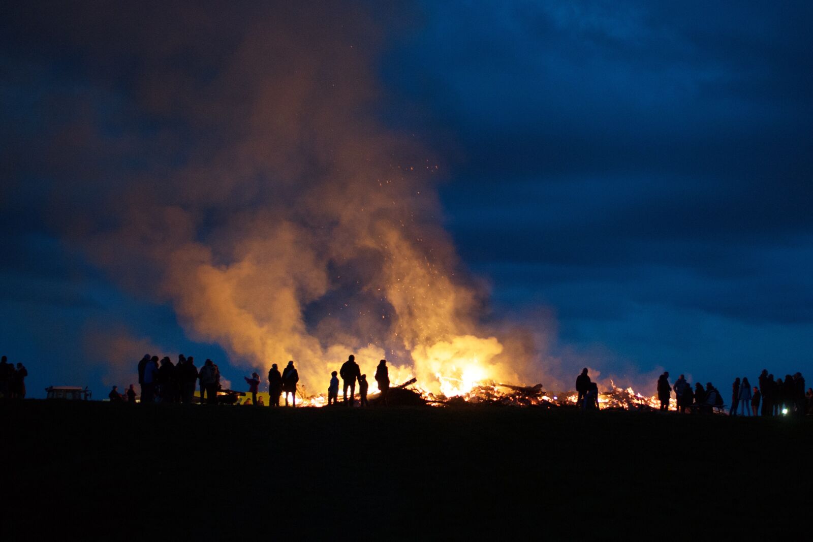 E 50mm F1.4 sample photo. Easter fire, shadow play photography