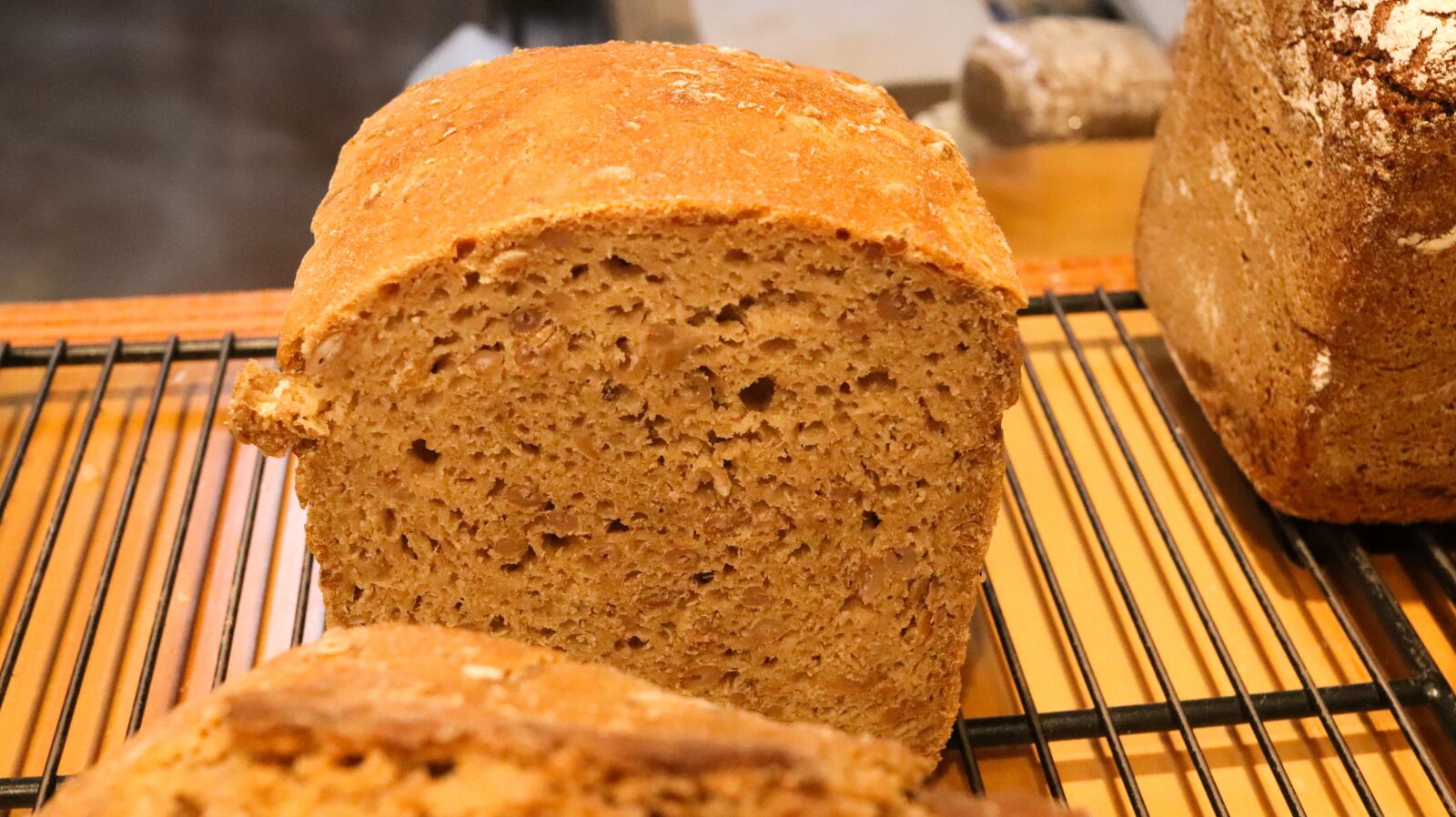 Canon EOS 200D (EOS Rebel SL2 / EOS Kiss X9) sample photo. Bread, loaf, bakery photography