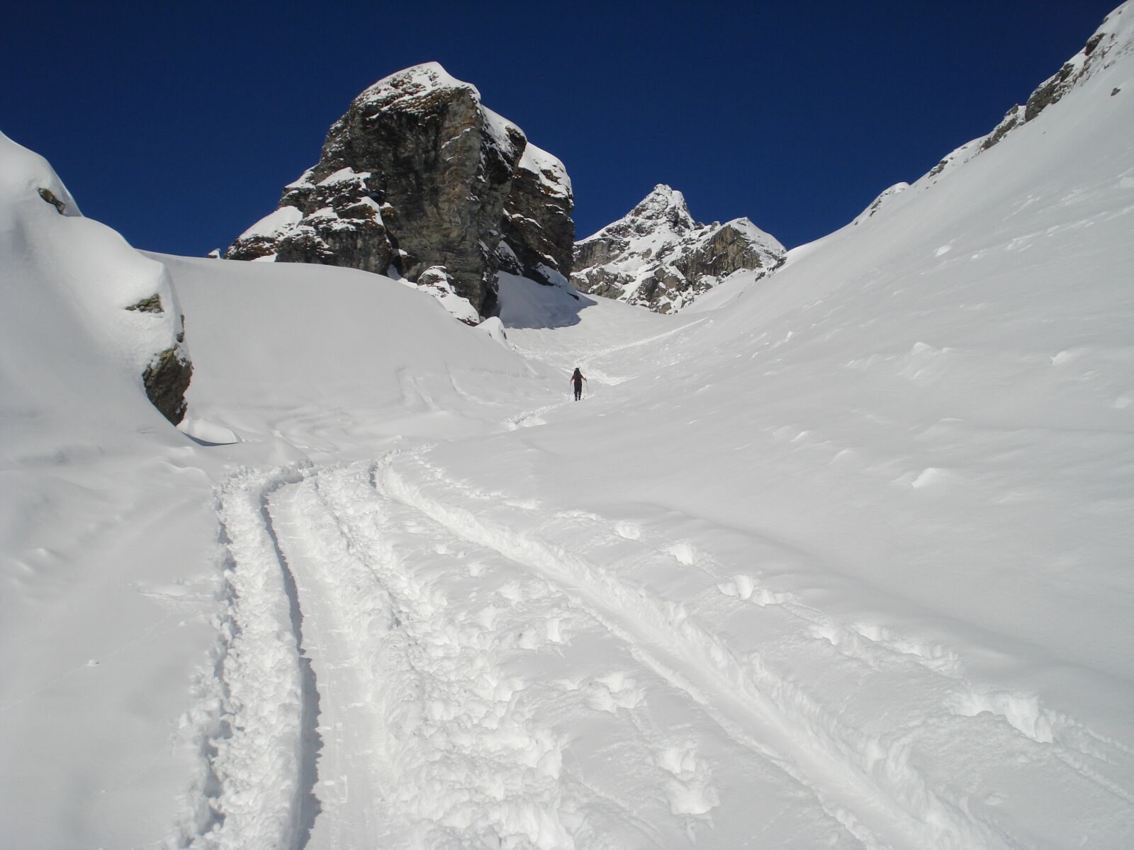 Sony DSC-W55 sample photo. Backcountry skiiing, canton of photography