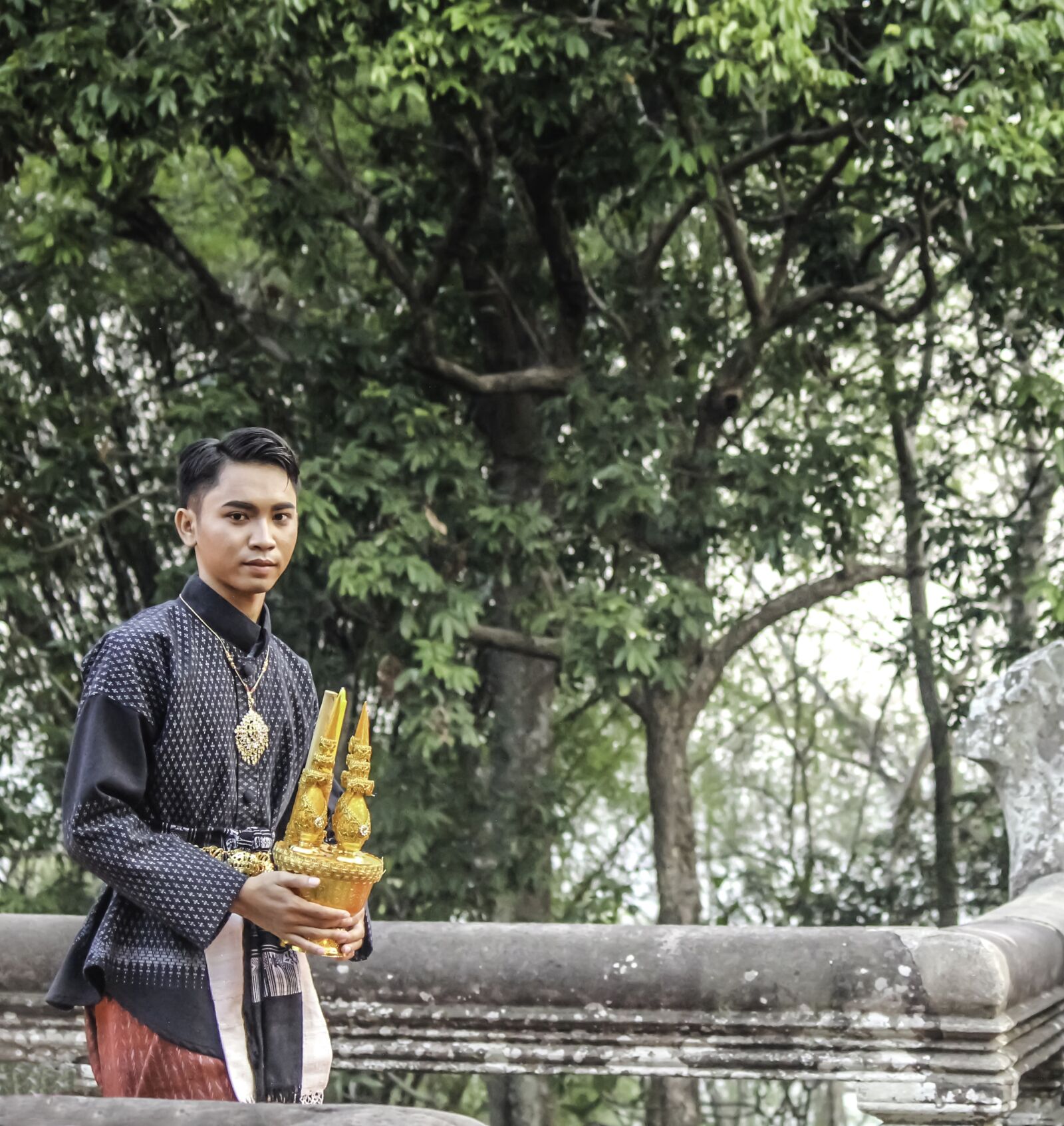 Canon EOS 600D (Rebel EOS T3i / EOS Kiss X5) sample photo. Thailand, buddhism, man photography
