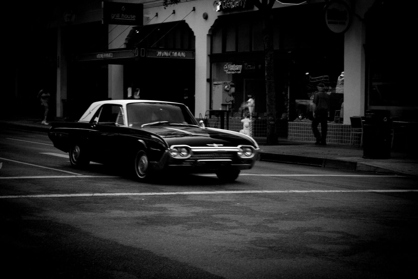 Canon EOS 650D (EOS Rebel T4i / EOS Kiss X6i) sample photo. Black and white, car photography