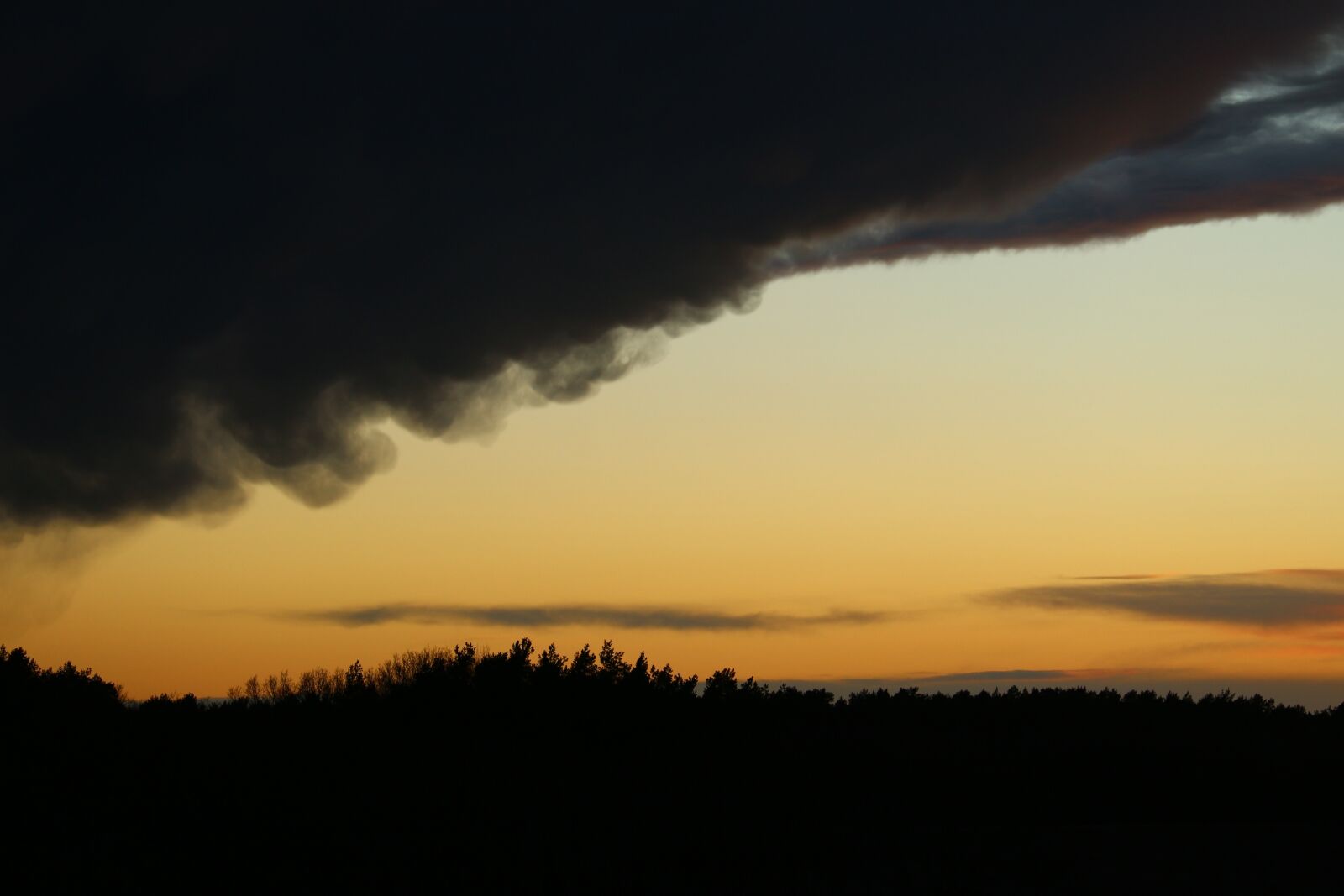 Canon EOS 100D (EOS Rebel SL1 / EOS Kiss X7) sample photo. Sky, clouds, evening sky photography